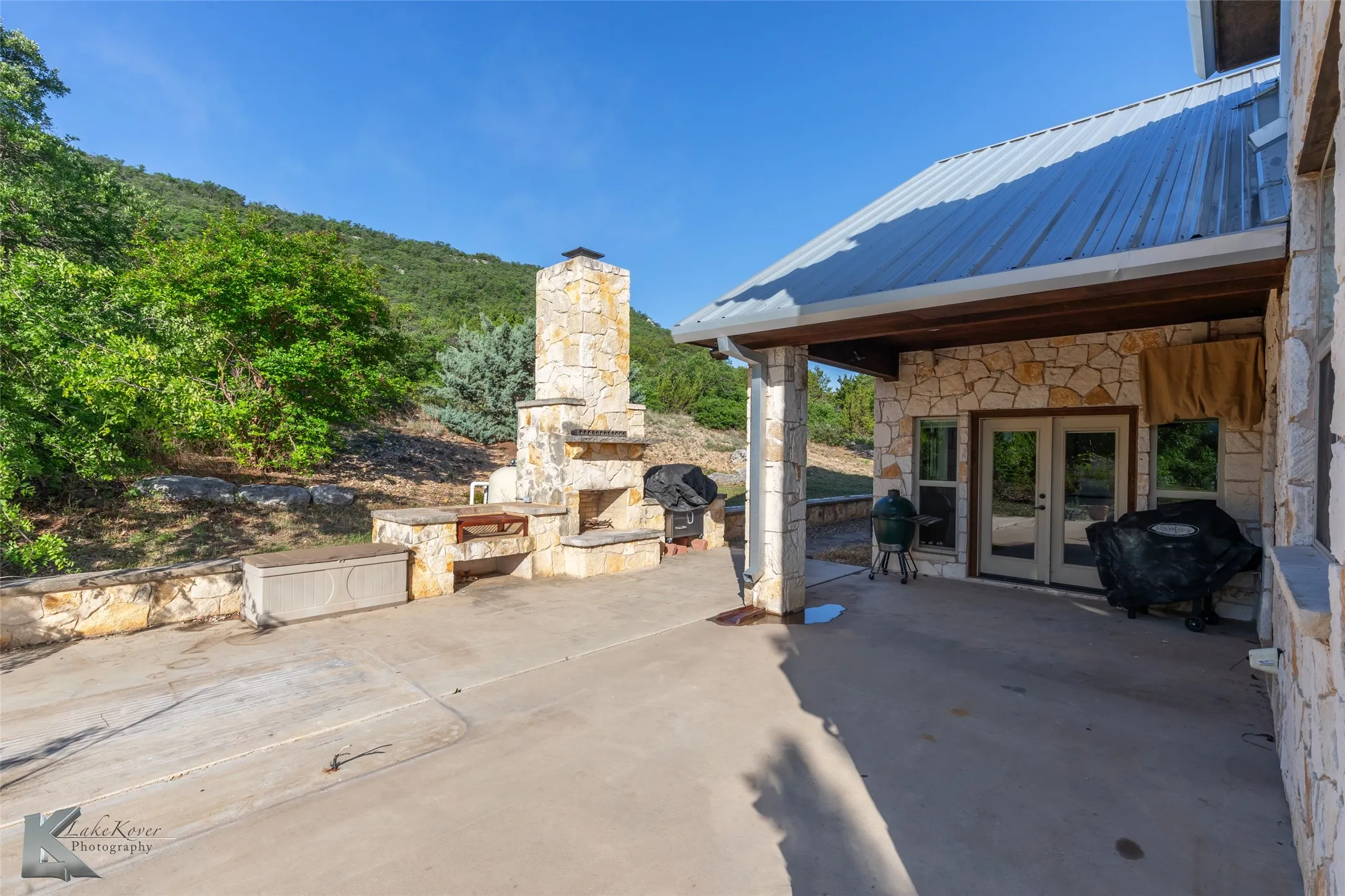 Single Family Residence For Sale in Coleman County , 671 County Road 108, Santa Anna, Texas 76878, 3 Bedroom, 3 Bathroom, 3 Garage spaces, 3,019 Sqft, built in 2011, Preowned, mls#20928374, Real Estate Agent in Santa Anna, Homes For Sale in Coleman county, Homes For Sale in Santa Anna, Realtor in Santa Anna Texas, Real Estate Brokerage Independent Realty Texas, Luminita Cordes Realtor
