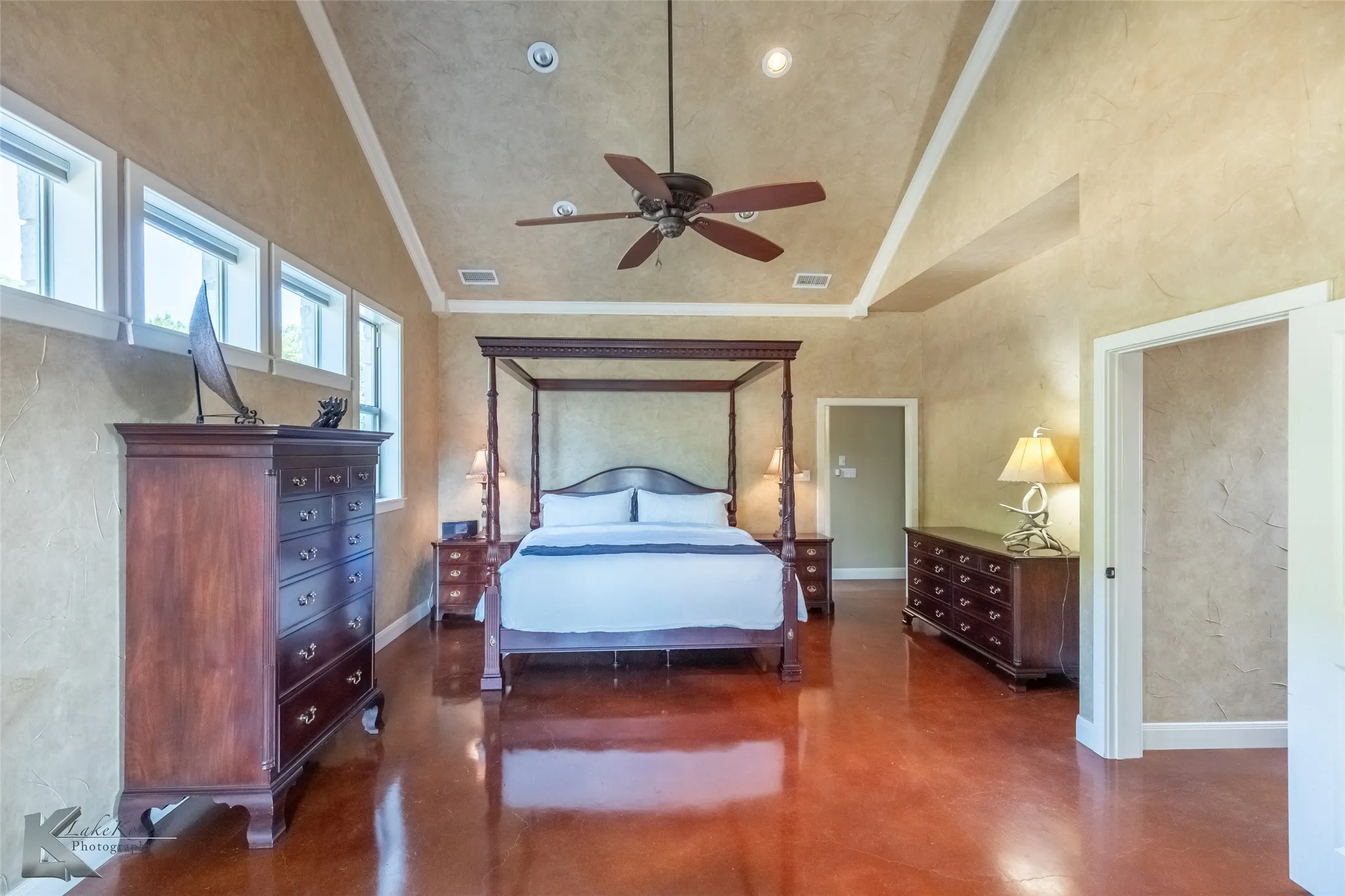 Single Family Residence For Sale in Coleman County , 671 County Road 108, Santa Anna, Texas 76878, 3 Bedroom, 3 Bathroom, 3 Garage spaces, 3,019 Sqft, built in 2011, Preowned, mls#20928374, Real Estate Agent in Santa Anna, Homes For Sale in Coleman county, Homes For Sale in Santa Anna, Realtor in Santa Anna Texas, Real Estate Brokerage Independent Realty Texas, Luminita Cordes Realtor