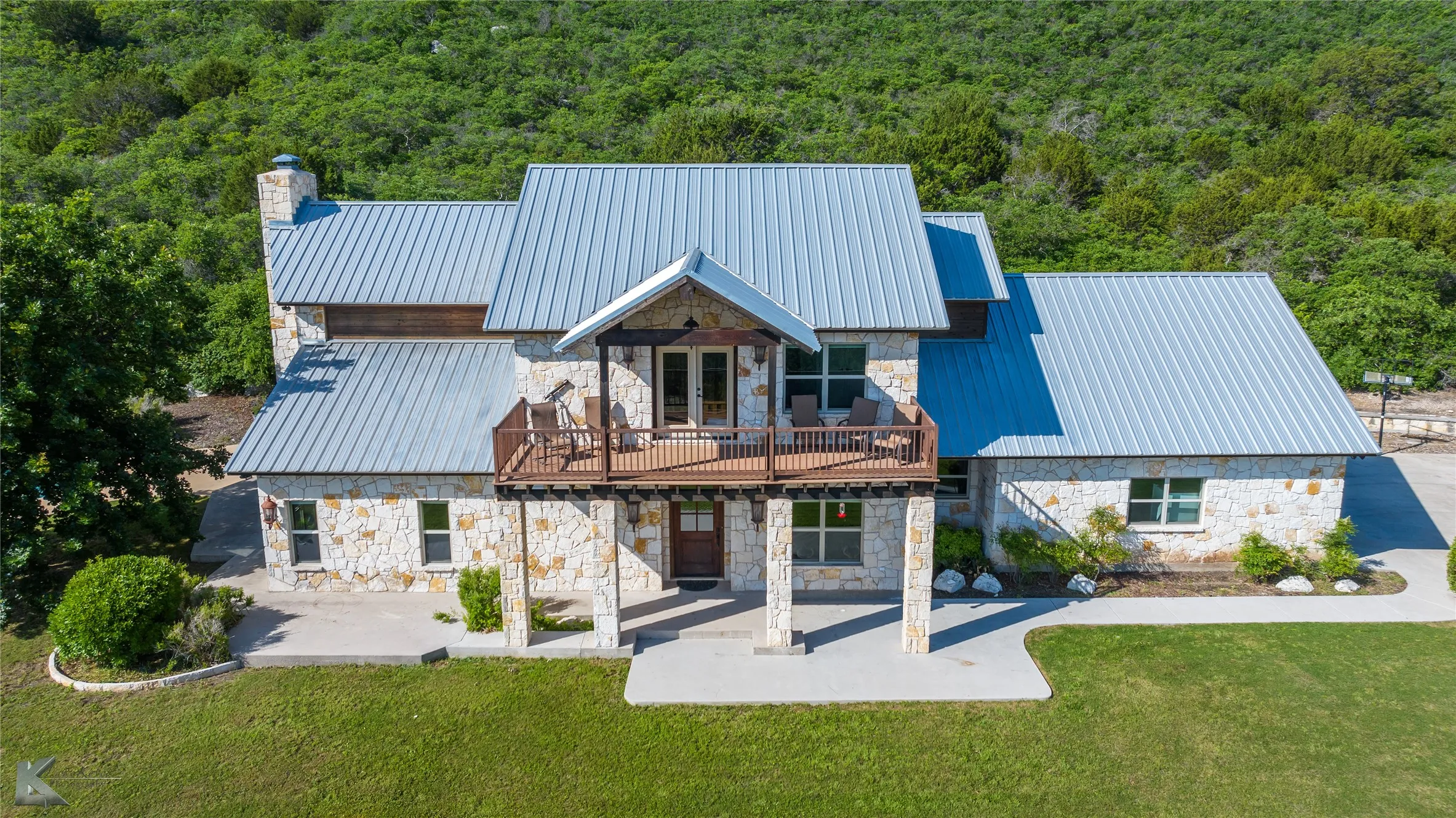 Single Family Residence For Sale in Coleman County , 671 County Road 108, Santa Anna, Texas 76878, 3 Bedroom, 3 Bathroom, 3 Garage spaces, 3,019 Sqft, built in 2011, Preowned, mls#20928374, Real Estate Agent in Santa Anna, Homes For Sale in Coleman county, Homes For Sale in Santa Anna, Realtor in Santa Anna Texas, Real Estate Brokerage Independent Realty Texas, Luminita Cordes Realtor
