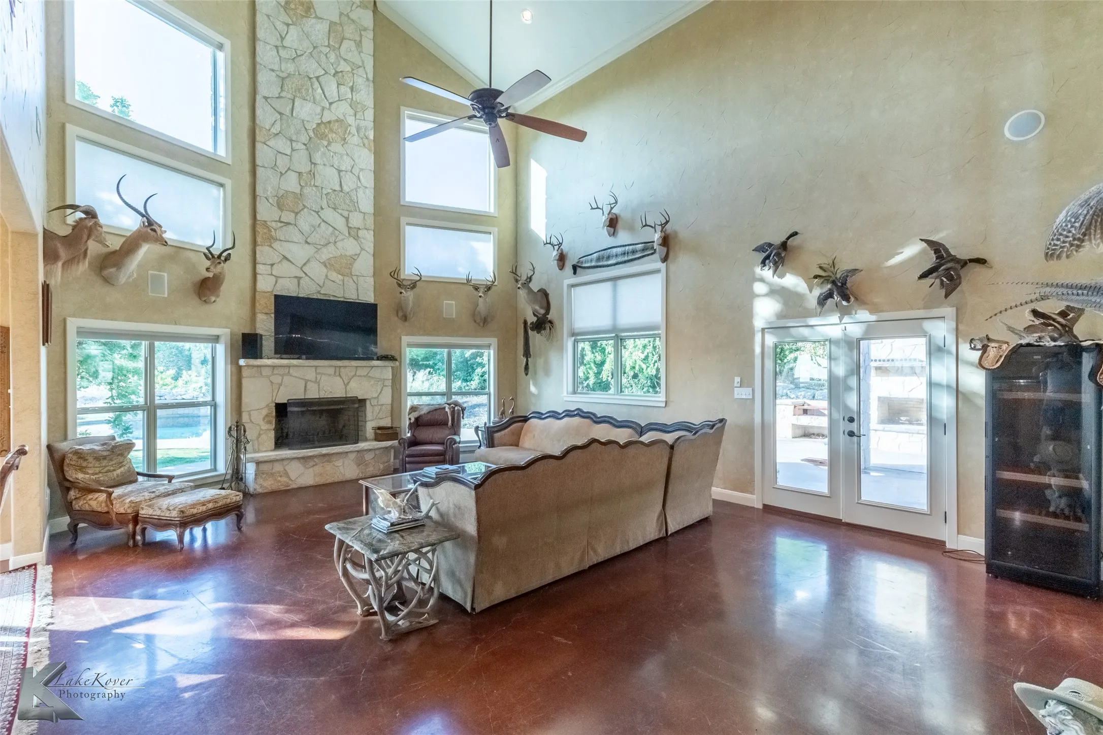 Single Family Residence For Sale in Coleman County , 671 County Road 108, Santa Anna, Texas 76878, 3 Bedroom, 3 Bathroom, 3 Garage spaces, 3,019 Sqft, built in 2011, Preowned, mls#20928374, Real Estate Agent in Santa Anna, Homes For Sale in Coleman county, Homes For Sale in Santa Anna, Realtor in Santa Anna Texas, Real Estate Brokerage Independent Realty Texas, Luminita Cordes Realtor