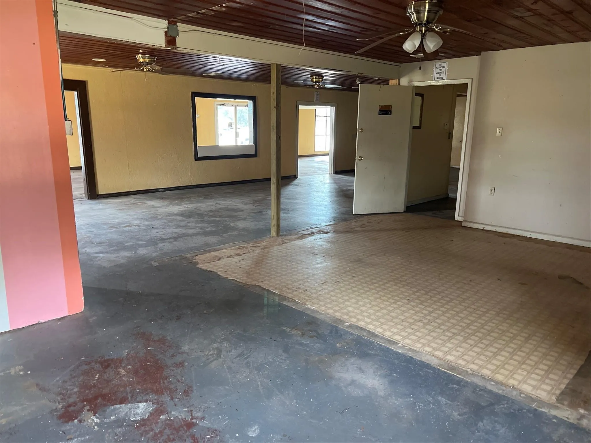Retail For Sale in Rains County , 937 S State Highway 19, Emory, Texas 75440, 0, 0, Garage spaces, 0 Sqft, built in 1970, Preowned, mls#20929917, Real Estate Agent in Emory, Homes For Sale in Rains county, Homes For Sale in Emory, Realtor in Emory Texas, Real Estate Brokerage Independent Realty Texas, Luminita Cordes Realtor