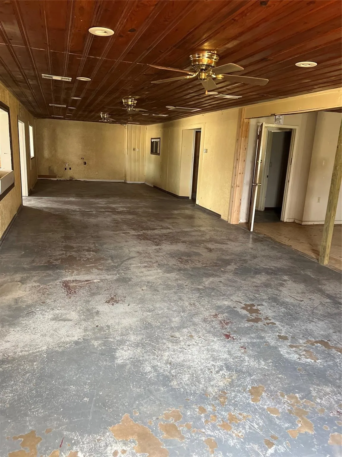 Retail For Sale in Rains County , 937 S State Highway 19, Emory, Texas 75440, 0, 0, Garage spaces, 0 Sqft, built in 1970, Preowned, mls#20929917, Real Estate Agent in Emory, Homes For Sale in Rains county, Homes For Sale in Emory, Realtor in Emory Texas, Real Estate Brokerage Independent Realty Texas, Luminita Cordes Realtor