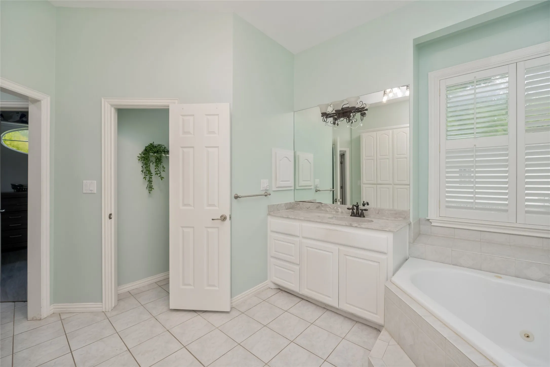 Single Family Residence For Sale in Ellis County , 135 Kirkpatrick Road, Ennis, Texas 75119, 3 Bedrooms, 4 Bathrooms, 6 Garage spaces, 3,482 Sqft, built in 2004, Preowned, Price $629,000, mls#20913458, Real Estate Agent in Ennis, Homes For Sale in Ellis county, Homes For Sale in Ennis, Realtor in Ennis Texas, Real Estate Brokerage Independent Realty Texas, Luminita Cordes Realtor