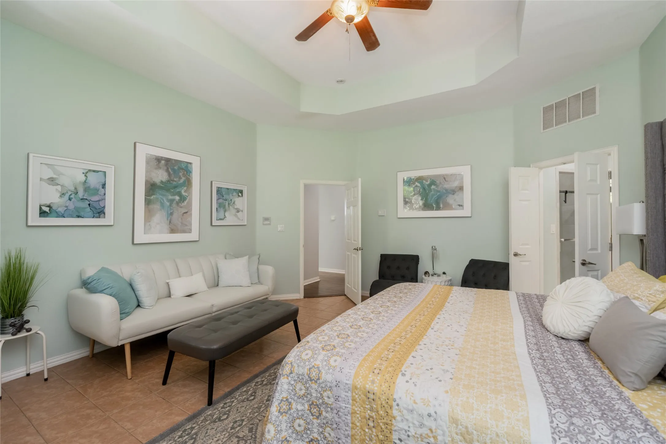 Single Family Residence For Sale in Ellis County , 135 Kirkpatrick Road, Ennis, Texas 75119, 3 Bedrooms, 4 Bathrooms, 6 Garage spaces, 3,482 Sqft, built in 2004, Preowned, Price $629,000, mls#20913458, Real Estate Agent in Ennis, Homes For Sale in Ellis county, Homes For Sale in Ennis, Realtor in Ennis Texas, Real Estate Brokerage Independent Realty Texas, Luminita Cordes Realtor