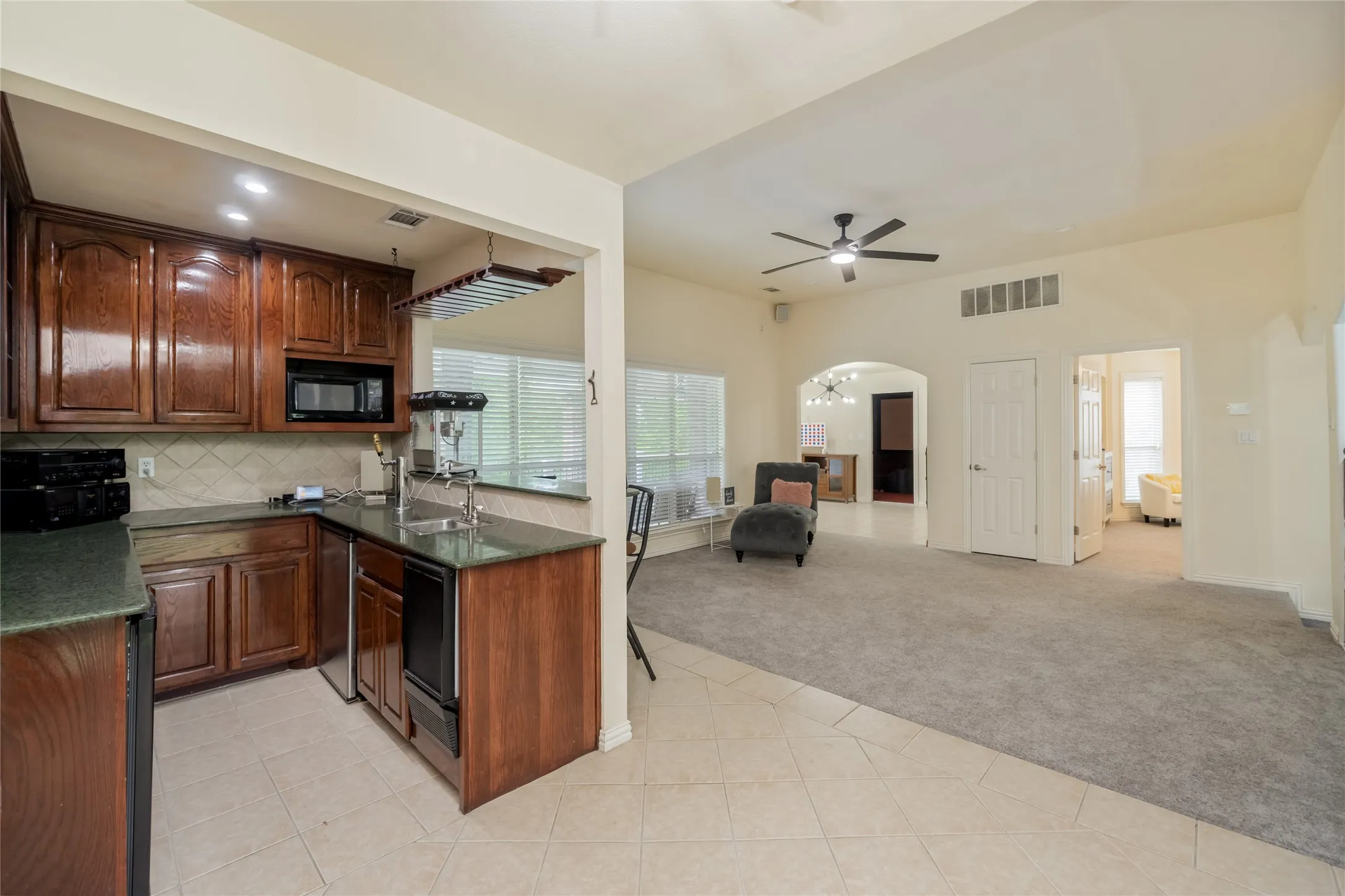 Single Family Residence For Sale in Ellis County , 135 Kirkpatrick Road, Ennis, Texas 75119, 3 Bedrooms, 4 Bathrooms, 6 Garage spaces, 3,482 Sqft, built in 2004, Preowned, Price $629,000, mls#20913458, Real Estate Agent in Ennis, Homes For Sale in Ellis county, Homes For Sale in Ennis, Realtor in Ennis Texas, Real Estate Brokerage Independent Realty Texas, Luminita Cordes Realtor