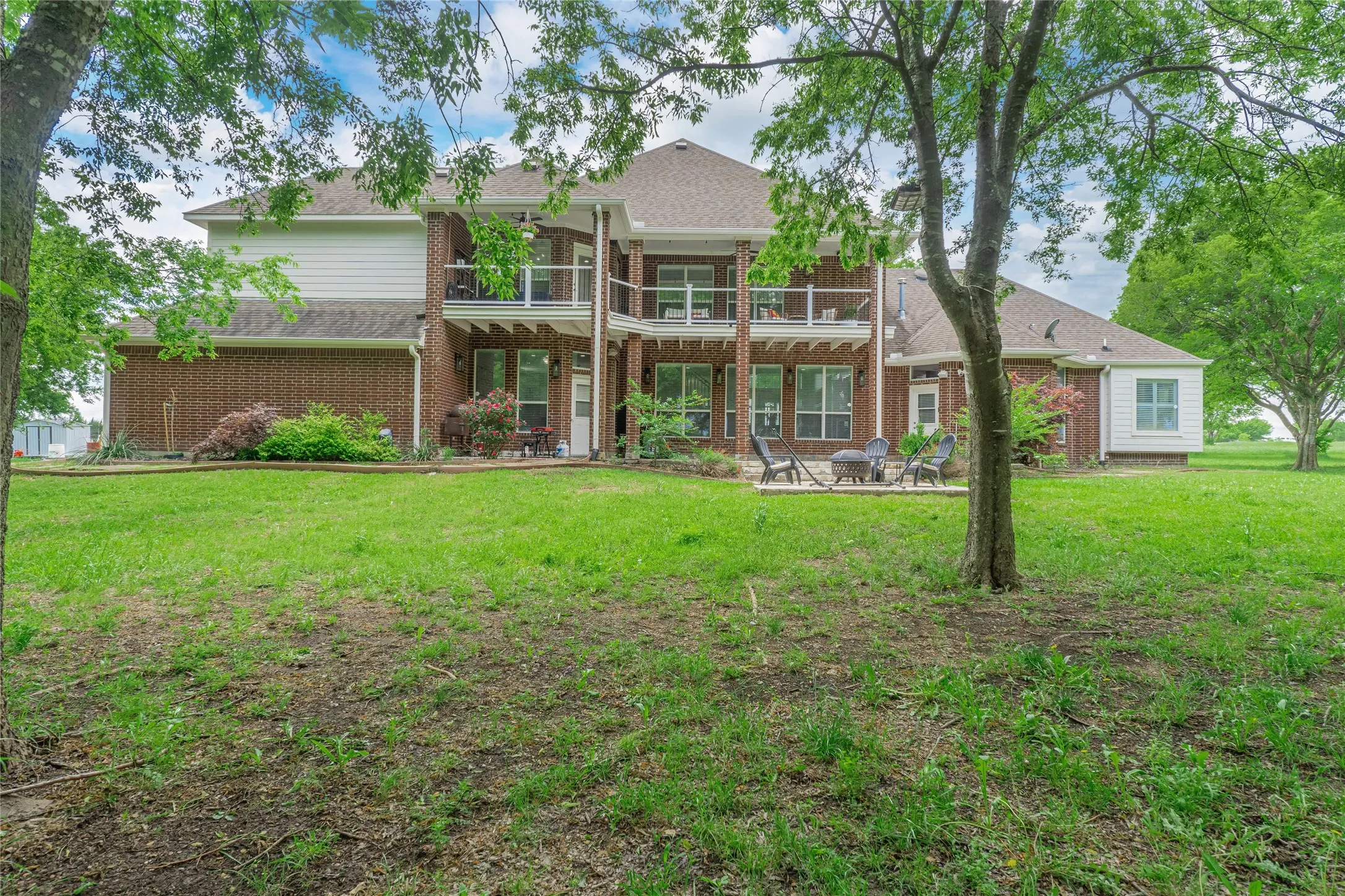 Single Family Residence For Sale in Ellis County , 135 Kirkpatrick Road, Ennis, Texas 75119, 3 Bedrooms, 4 Bathrooms, 6 Garage spaces, 3,482 Sqft, built in 2004, Preowned, Price $629,000, mls#20913458, Real Estate Agent in Ennis, Homes For Sale in Ellis county, Homes For Sale in Ennis, Realtor in Ennis Texas, Real Estate Brokerage Independent Realty Texas, Luminita Cordes Realtor