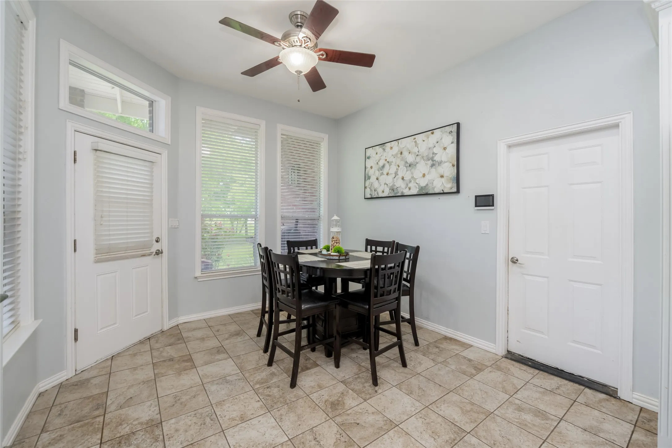 Single Family Residence For Sale in Ellis County , 135 Kirkpatrick Road, Ennis, Texas 75119, 3 Bedrooms, 4 Bathrooms, 6 Garage spaces, 3,482 Sqft, built in 2004, Preowned, Price $629,000, mls#20913458, Real Estate Agent in Ennis, Homes For Sale in Ellis county, Homes For Sale in Ennis, Realtor in Ennis Texas, Real Estate Brokerage Independent Realty Texas, Luminita Cordes Realtor