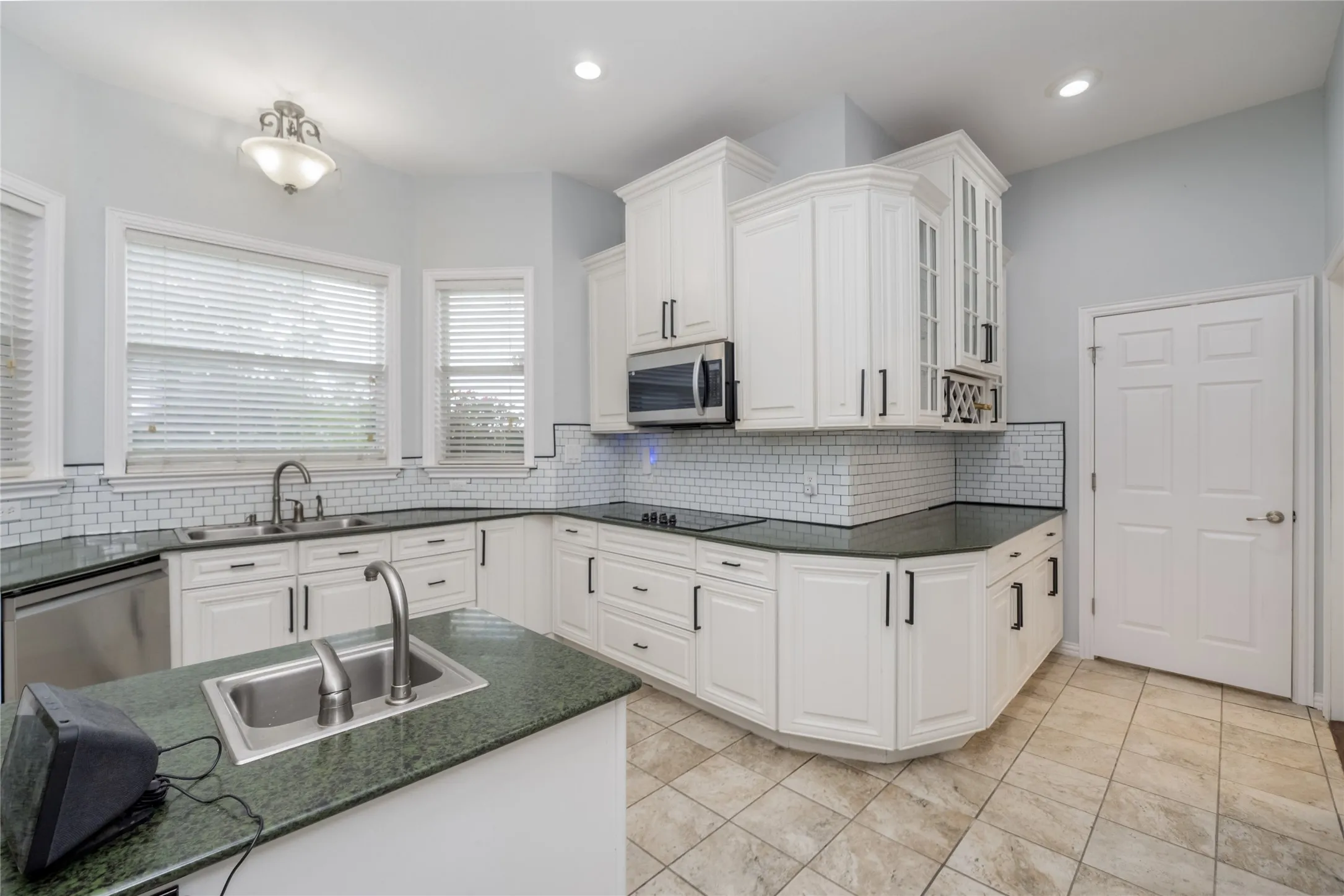 Single Family Residence For Sale in Ellis County , 135 Kirkpatrick Road, Ennis, Texas 75119, 3 Bedrooms, 4 Bathrooms, 6 Garage spaces, 3,482 Sqft, built in 2004, Preowned, Price $629,000, mls#20913458, Real Estate Agent in Ennis, Homes For Sale in Ellis county, Homes For Sale in Ennis, Realtor in Ennis Texas, Real Estate Brokerage Independent Realty Texas, Luminita Cordes Realtor