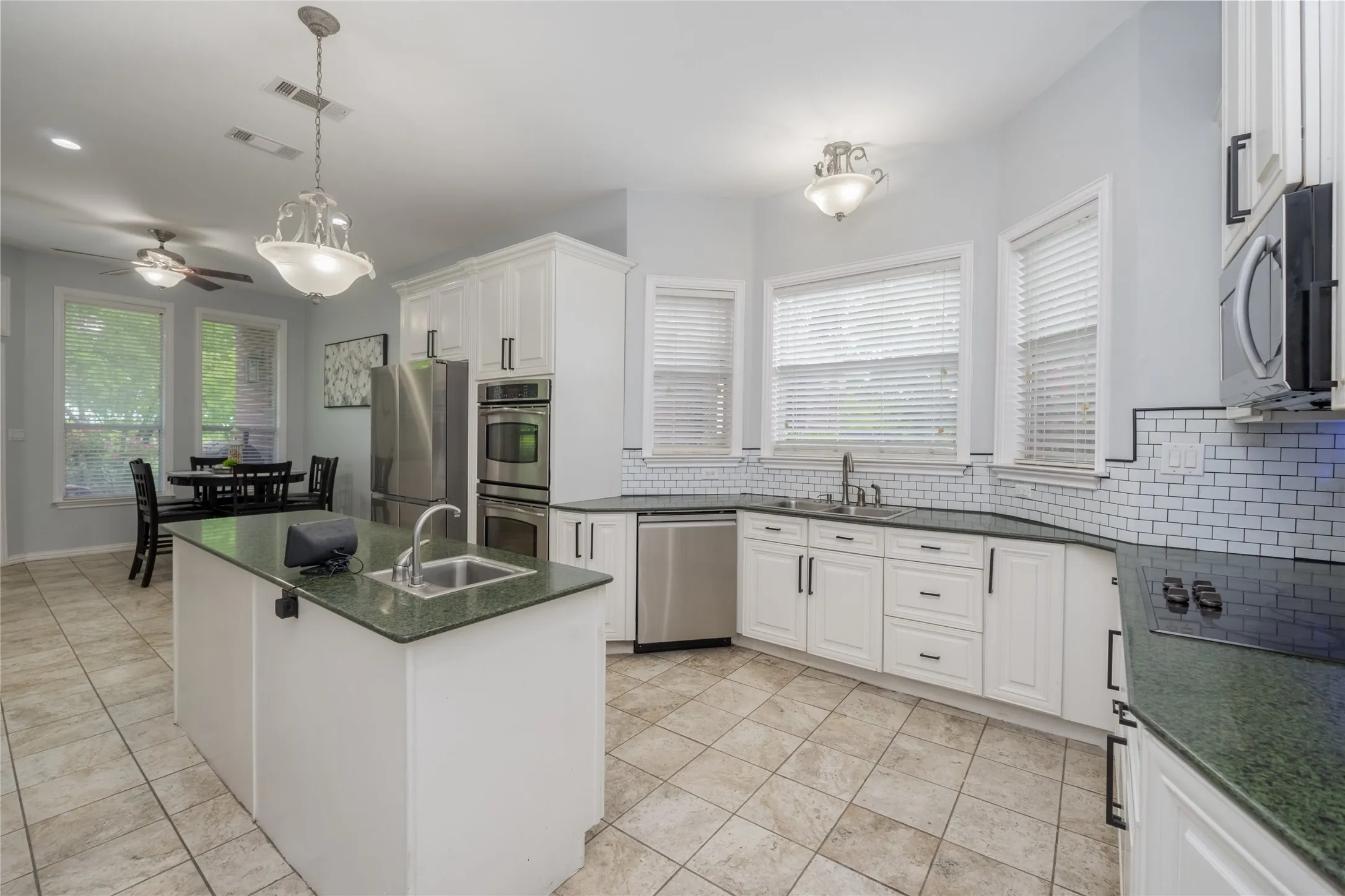 Single Family Residence For Sale in Ellis County , 135 Kirkpatrick Road, Ennis, Texas 75119, 3 Bedrooms, 4 Bathrooms, 6 Garage spaces, 3,482 Sqft, built in 2004, Preowned, Price $629,000, mls#20913458, Real Estate Agent in Ennis, Homes For Sale in Ellis county, Homes For Sale in Ennis, Realtor in Ennis Texas, Real Estate Brokerage Independent Realty Texas, Luminita Cordes Realtor