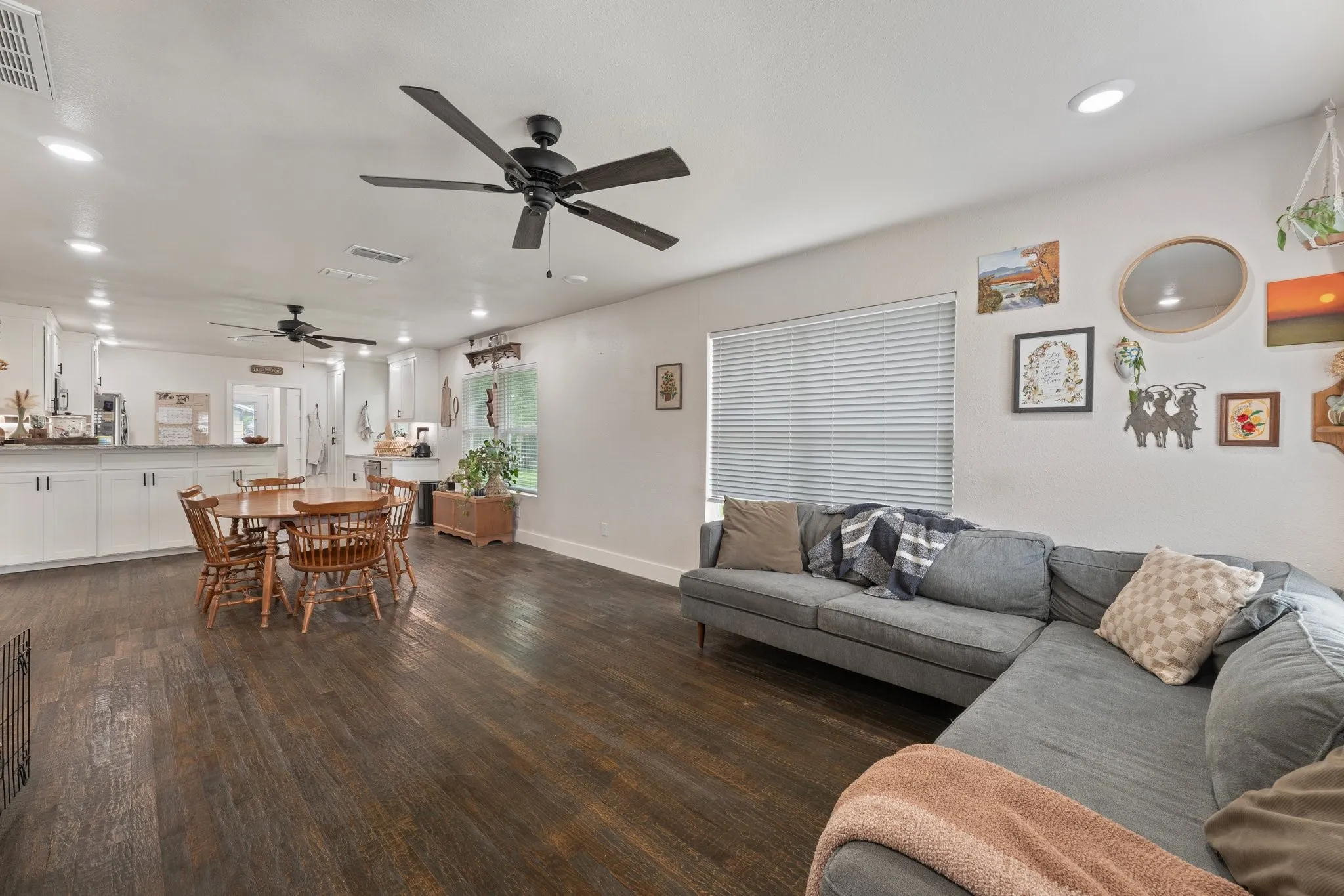 Single Family Residence For Sale in Erath County , 750 N Graham Street, Stephenville, Texas 76401, 2 Bedroom, 2 Bathroom, 2 Garage spaces, 1,132 Sqft, built in 1940, mls#20931331, Real Estate Agent in Stephenville, Homes For Sale in Erath county, Homes For Sale in Stephenville, Realtor in Stephenville Texas, Real Estate Brokerage Independent Realty Texas, Luminita Cordes Realtor