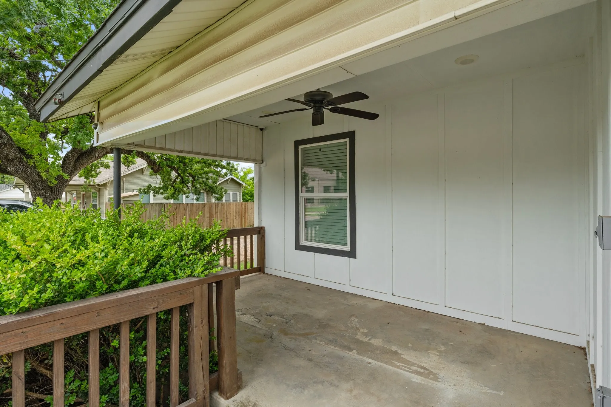 Single Family Residence For Sale in Erath County , 750 N Graham Street, Stephenville, Texas 76401, 2 Bedroom, 2 Bathroom, 2 Garage spaces, 1,132 Sqft, built in 1940, mls#20931331, Real Estate Agent in Stephenville, Homes For Sale in Erath county, Homes For Sale in Stephenville, Realtor in Stephenville Texas, Real Estate Brokerage Independent Realty Texas, Luminita Cordes Realtor