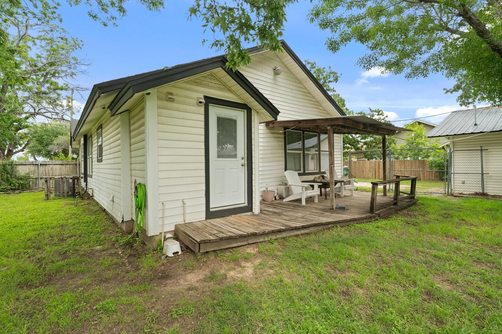 Single Family Residence For Sale in Erath County , 750 N Graham Street, Stephenville, Texas 76401, 2 Bedroom, 2 Bathroom, 2 Garage spaces, 1,132 Sqft, built in 1940, mls#20931331, Real Estate Agent in Stephenville, Homes For Sale in Erath county, Homes For Sale in Stephenville, Realtor in Stephenville Texas, Real Estate Brokerage Independent Realty Texas, Luminita Cordes Realtor