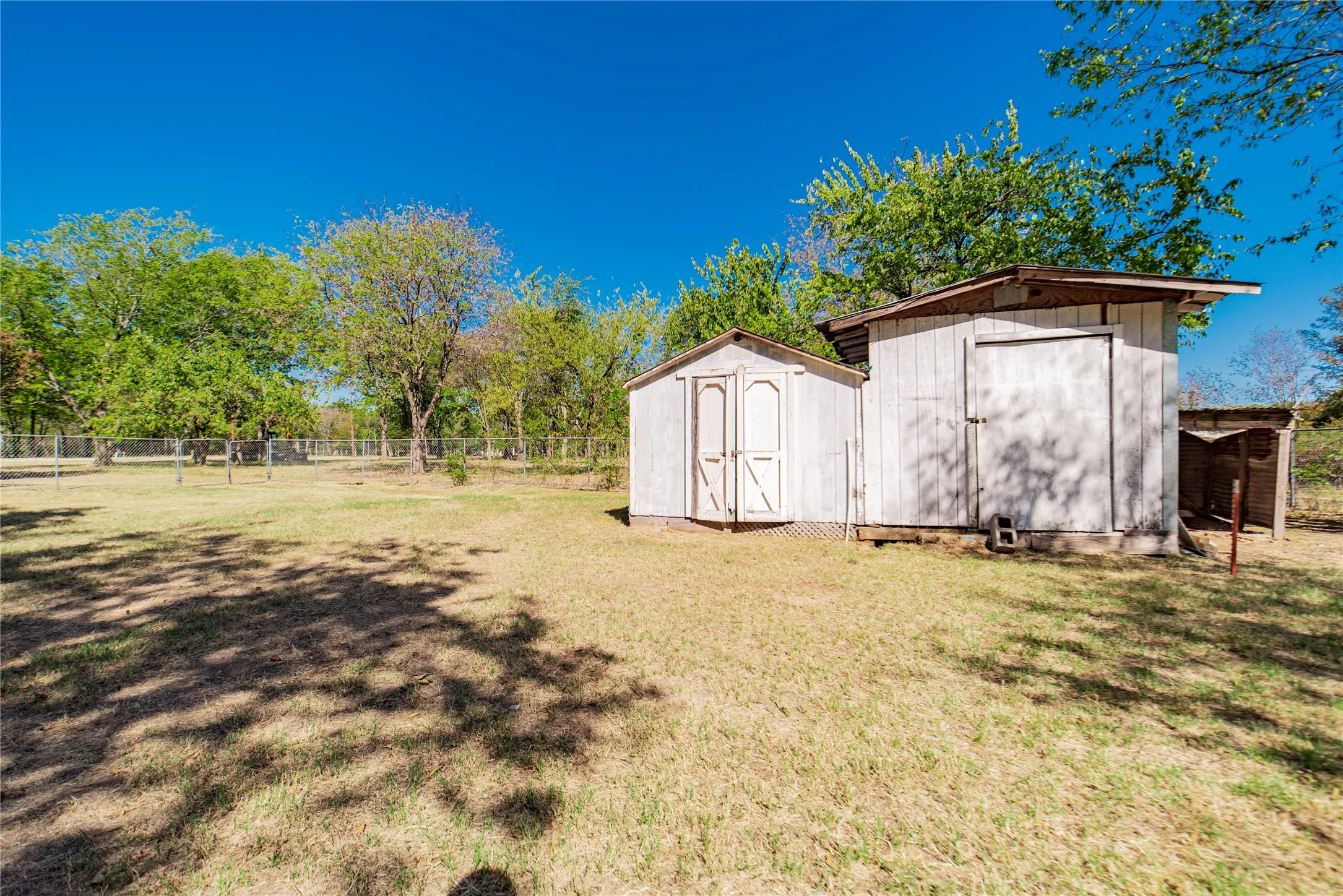 Mobile Home For Sale in Rains County , 204 Rs County Road 1503, Point, Texas 75472, 3 Bedroom, 2 Bathroom, Garage spaces, 1,792 Sqft, built in 1996, Preowned, mls#20931629, Real Estate Agent in Point, Homes For Sale in Rains county, Homes For Sale in Point, Realtor in Point Texas, Real Estate Brokerage Independent Realty Texas, Luminita Cordes Realtor