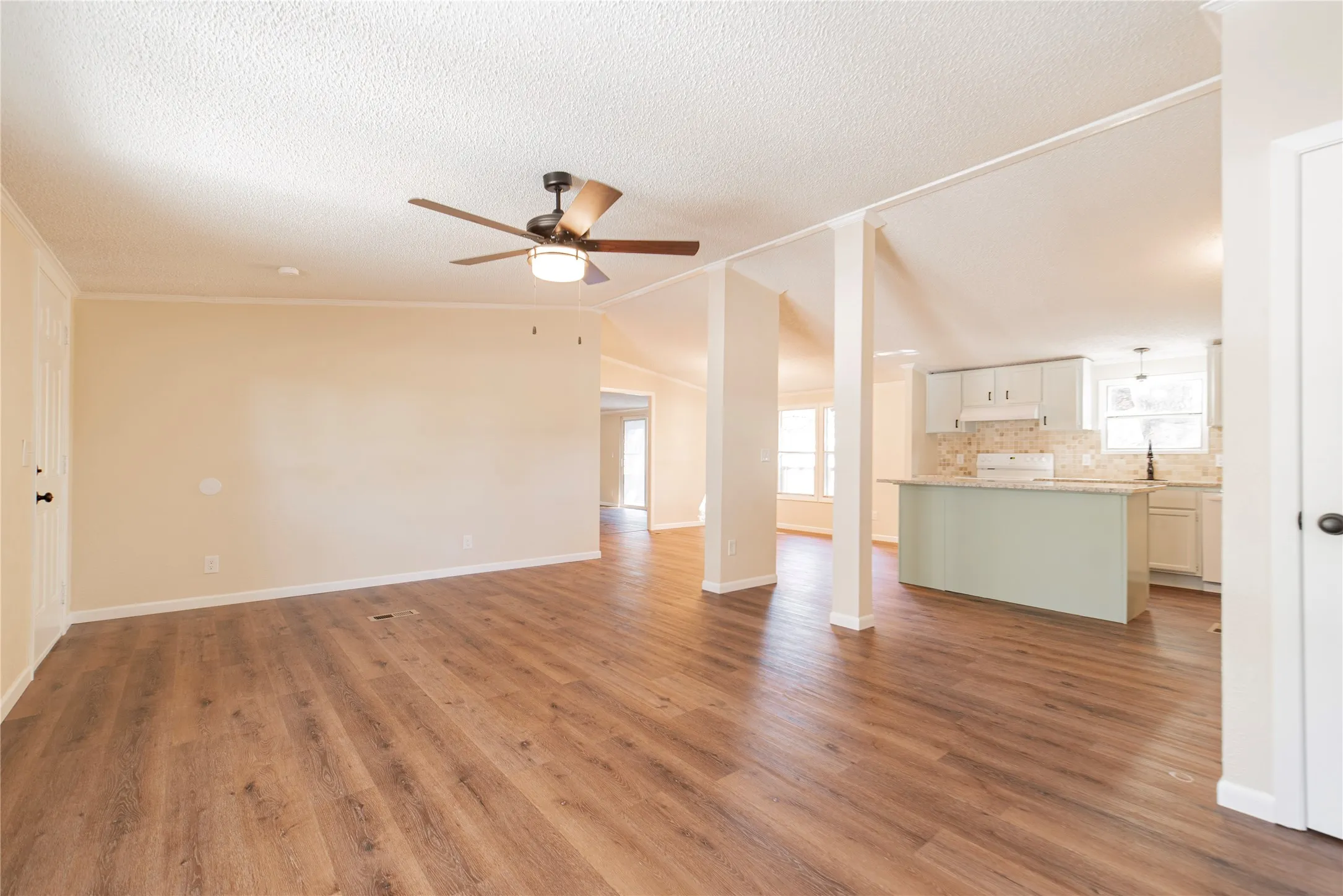 Mobile Home For Sale in Rains County , 204 Rs County Road 1503, Point, Texas 75472, 3 Bedroom, 2 Bathroom, Garage spaces, 1,792 Sqft, built in 1996, Preowned, mls#20931629, Real Estate Agent in Point, Homes For Sale in Rains county, Homes For Sale in Point, Realtor in Point Texas, Real Estate Brokerage Independent Realty Texas, Luminita Cordes Realtor