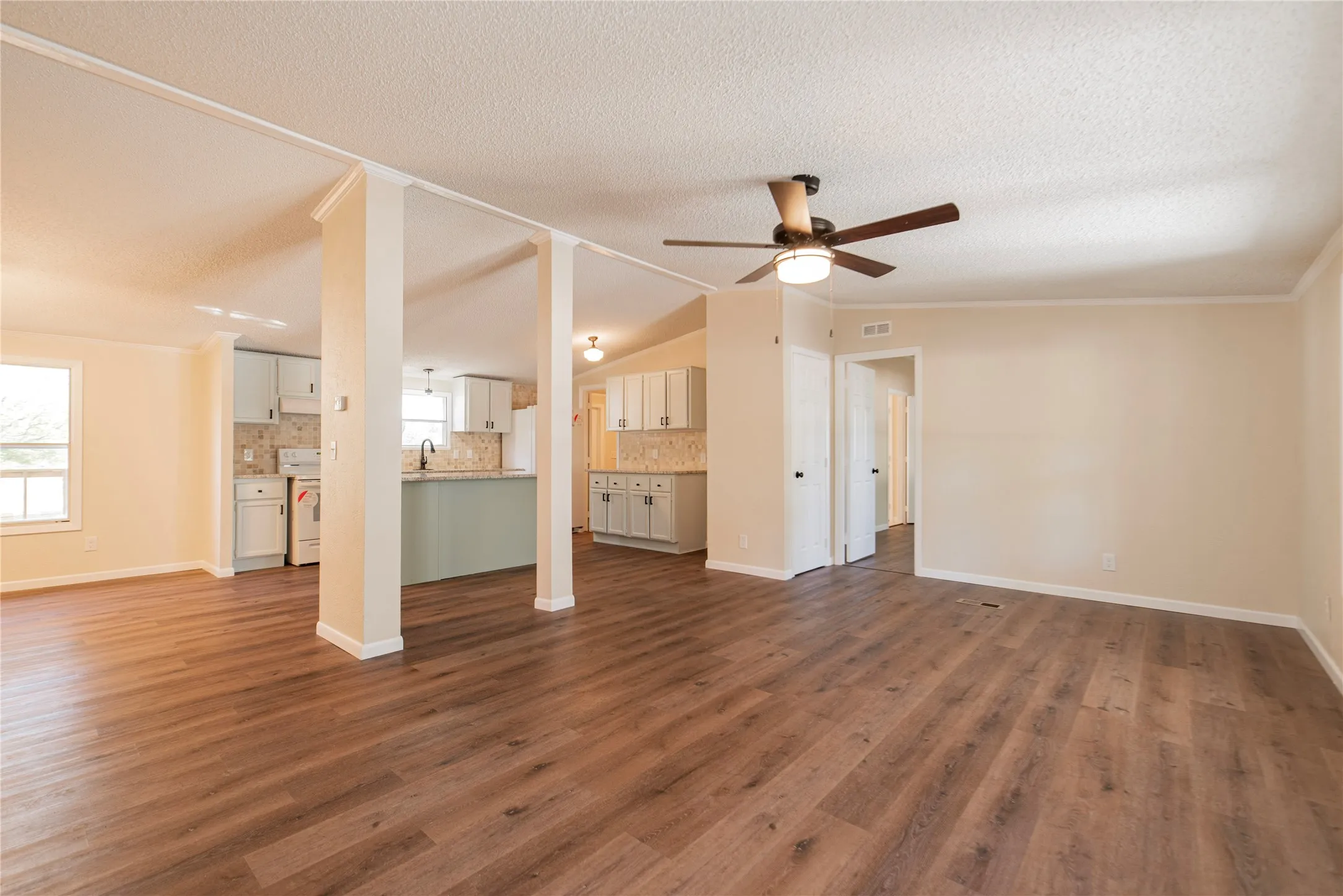 Mobile Home For Sale in Rains County , 204 Rs County Road 1503, Point, Texas 75472, 3 Bedroom, 2 Bathroom, Garage spaces, 1,792 Sqft, built in 1996, Preowned, mls#20931629, Real Estate Agent in Point, Homes For Sale in Rains county, Homes For Sale in Point, Realtor in Point Texas, Real Estate Brokerage Independent Realty Texas, Luminita Cordes Realtor