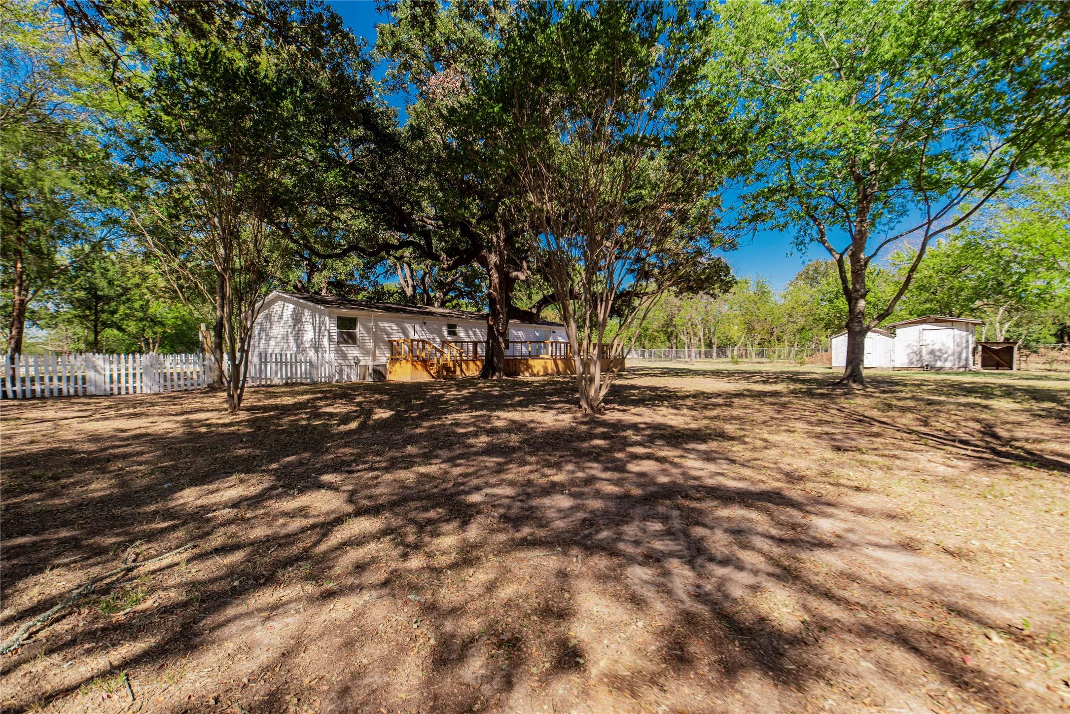 Mobile Home For Sale in Rains County , 204 Rs County Road 1503, Point, Texas 75472, 3 Bedroom, 2 Bathroom, Garage spaces, 1,792 Sqft, built in 1996, Preowned, mls#20931629, Real Estate Agent in Point, Homes For Sale in Rains county, Homes For Sale in Point, Realtor in Point Texas, Real Estate Brokerage Independent Realty Texas, Luminita Cordes Realtor