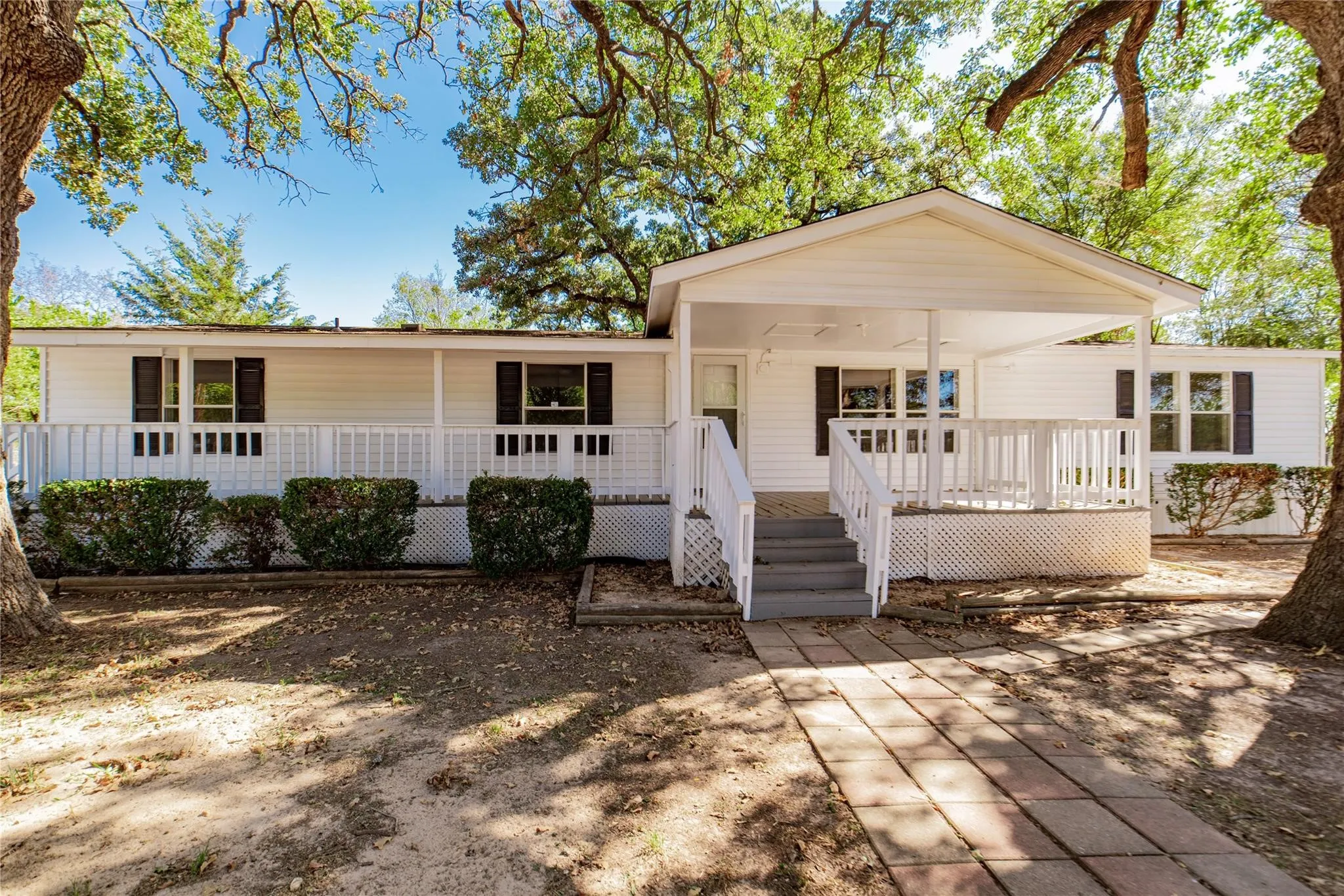 Mobile Home For Sale in Rains County , 204 Rs County Road 1503, Point, Texas 75472, 3 Bedroom, 2 Bathroom, Garage spaces, 1,792 Sqft, built in 1996, Preowned, mls#20931629, Real Estate Agent in Point, Homes For Sale in Rains county, Homes For Sale in Point, Realtor in Point Texas, Real Estate Brokerage Independent Realty Texas, Luminita Cordes Realtor