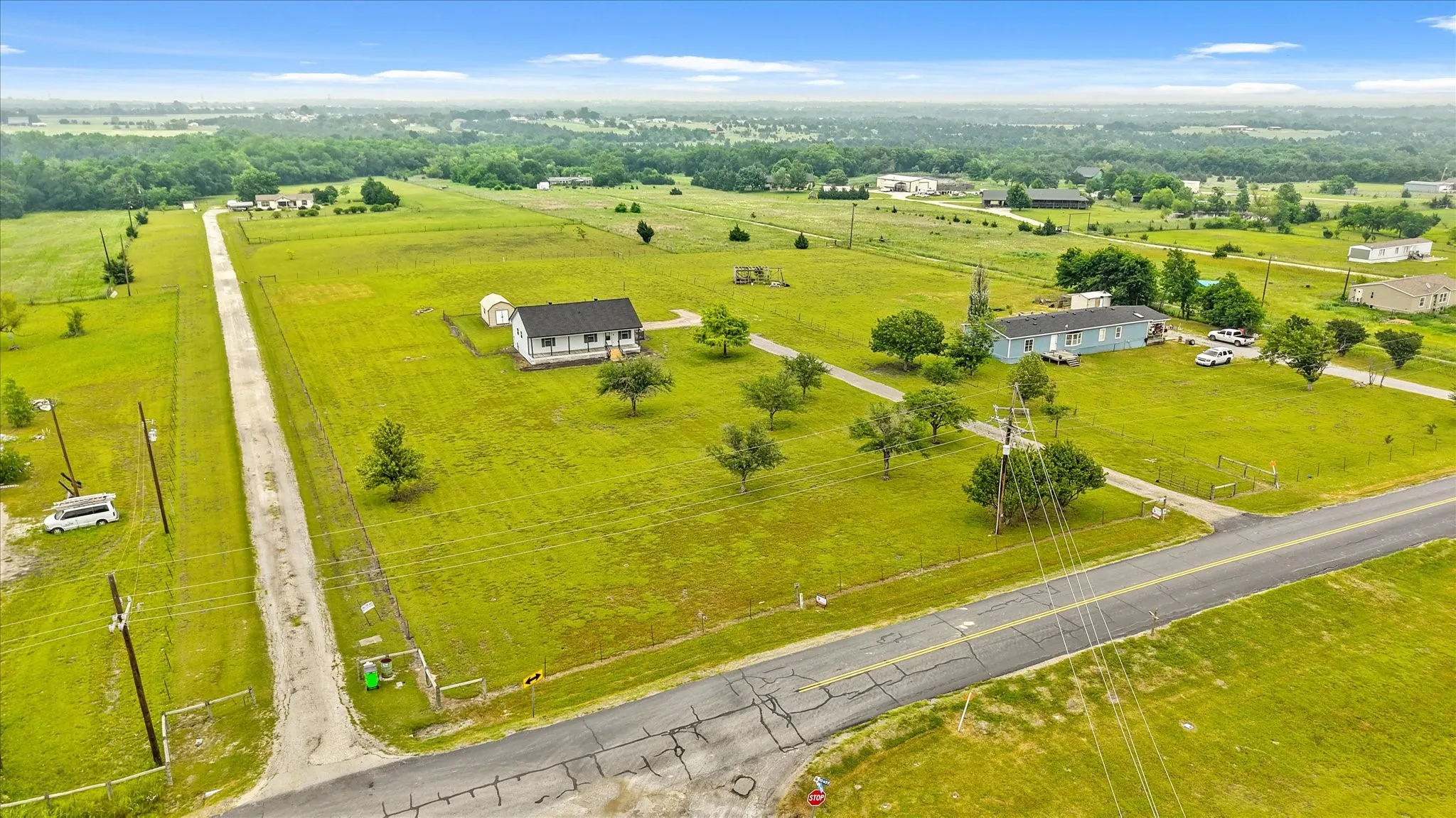 Single Family Residence For Sale in Collin County , 2099 County Road 655, Farmersville, Texas 75442, 2 Bedroom, 2 Bathroom, Garage spaces, 1,144 Sqft, built in 2003, mls#20931607, Real Estate Agent in Farmersville, Homes For Sale in Collin county, Homes For Sale in Farmersville, Realtor in Farmersville Texas, Real Estate Brokerage Independent Realty Texas, Luminita Cordes Realtor