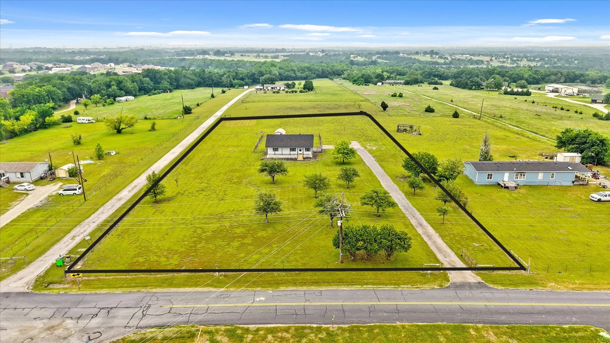 Single Family Residence For Sale in Collin County , 2099 County Road 655, Farmersville, Texas 75442, 2 Bedroom, 2 Bathroom, Garage spaces, 1,144 Sqft, built in 2003, mls#20931607, Real Estate Agent in Farmersville, Homes For Sale in Collin county, Homes For Sale in Farmersville, Realtor in Farmersville Texas, Real Estate Brokerage Independent Realty Texas, Luminita Cordes Realtor