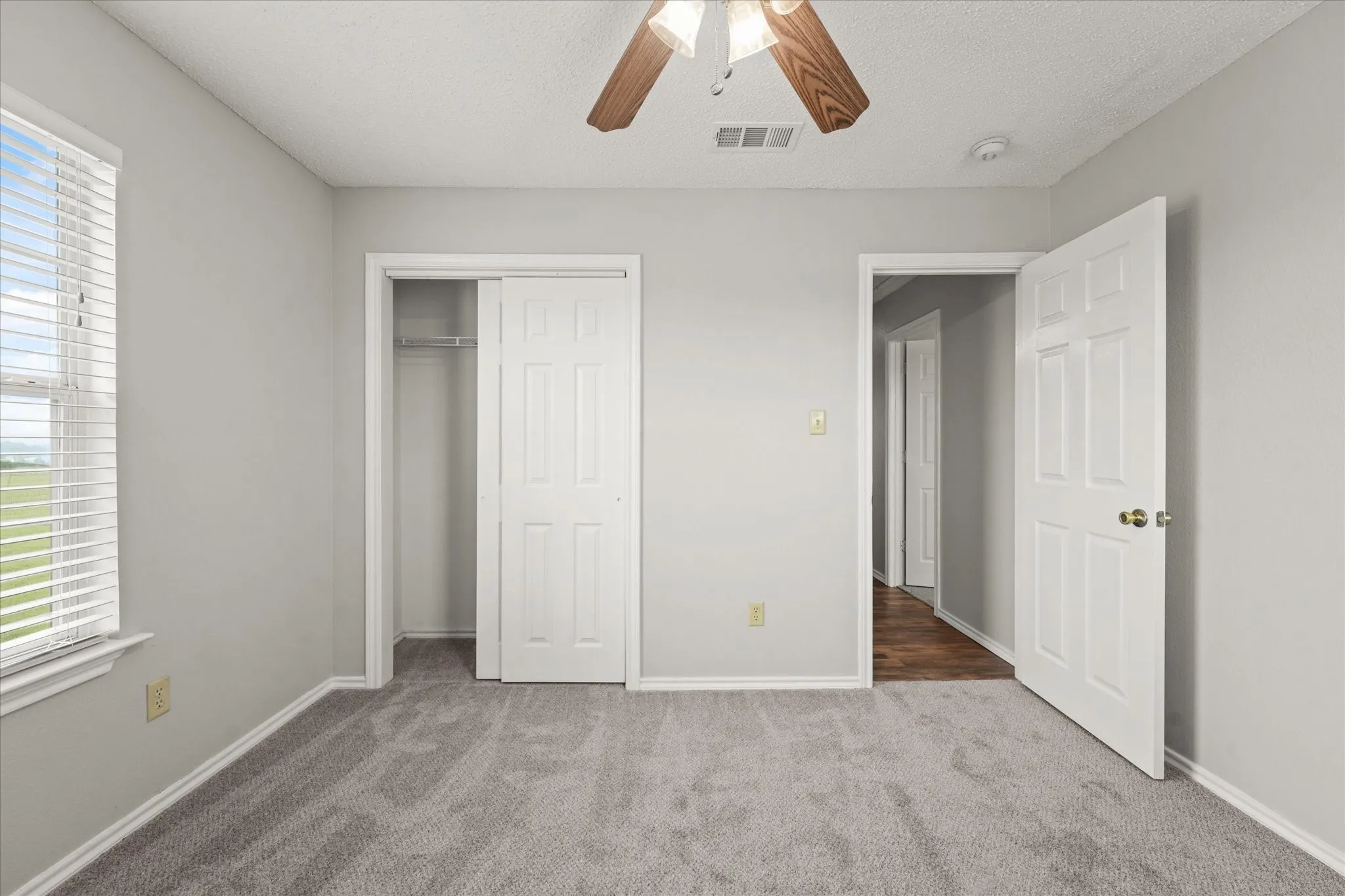 Single Family Residence For Sale in Collin County , 2099 County Road 655, Farmersville, Texas 75442, 2 Bedroom, 2 Bathroom, Garage spaces, 1,144 Sqft, built in 2003, mls#20931607, Real Estate Agent in Farmersville, Homes For Sale in Collin county, Homes For Sale in Farmersville, Realtor in Farmersville Texas, Real Estate Brokerage Independent Realty Texas, Luminita Cordes Realtor