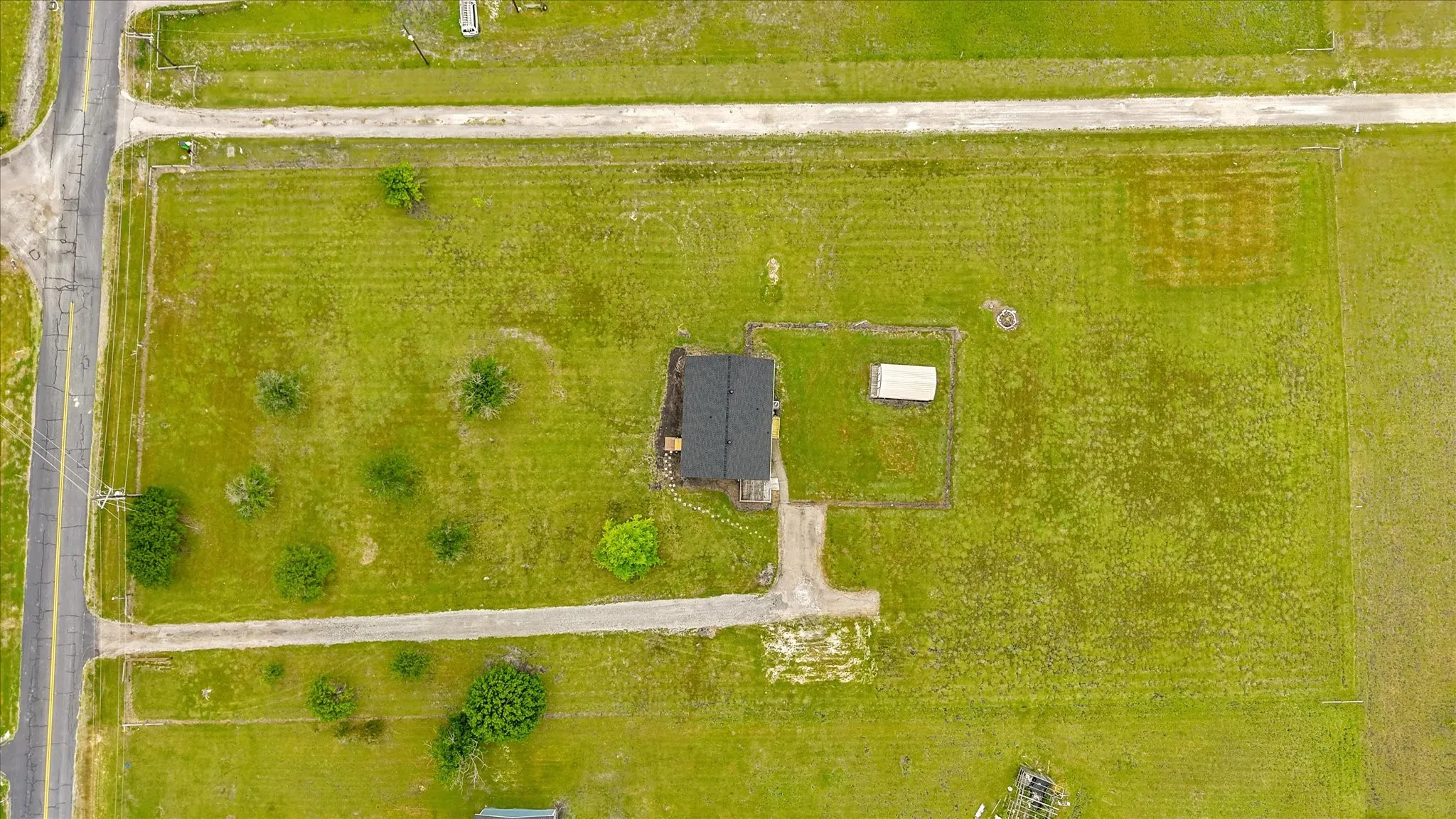Single Family Residence For Sale in Collin County , 2099 County Road 655, Farmersville, Texas 75442, 2 Bedroom, 2 Bathroom, Garage spaces, 1,144 Sqft, built in 2003, mls#20931607, Real Estate Agent in Farmersville, Homes For Sale in Collin county, Homes For Sale in Farmersville, Realtor in Farmersville Texas, Real Estate Brokerage Independent Realty Texas, Luminita Cordes Realtor