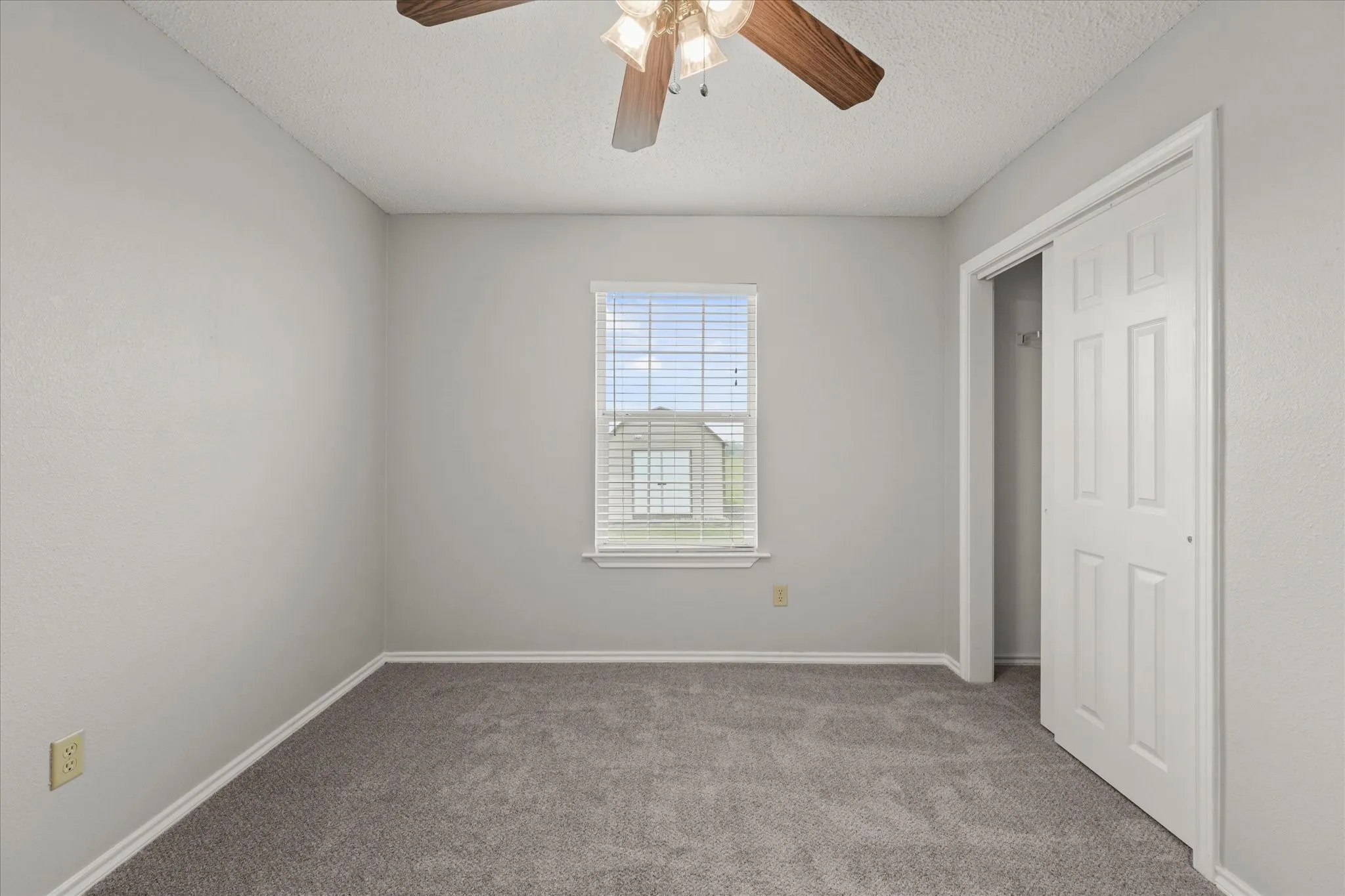 Single Family Residence For Sale in Collin County , 2099 County Road 655, Farmersville, Texas 75442, 2 Bedroom, 2 Bathroom, Garage spaces, 1,144 Sqft, built in 2003, mls#20931607, Real Estate Agent in Farmersville, Homes For Sale in Collin county, Homes For Sale in Farmersville, Realtor in Farmersville Texas, Real Estate Brokerage Independent Realty Texas, Luminita Cordes Realtor