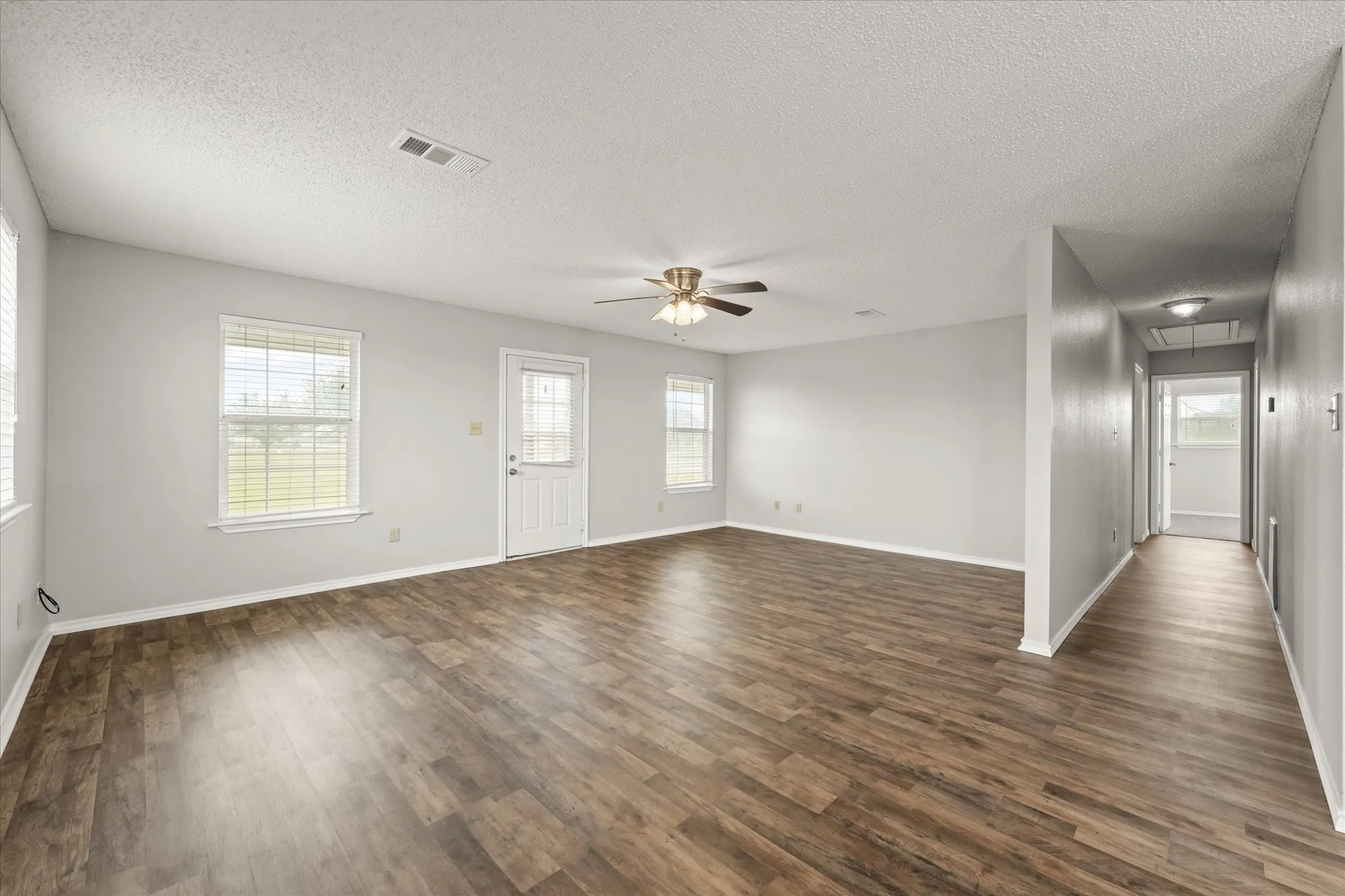 Single Family Residence For Sale in Collin County , 2099 County Road 655, Farmersville, Texas 75442, 2 Bedroom, 2 Bathroom, Garage spaces, 1,144 Sqft, built in 2003, mls#20931607, Real Estate Agent in Farmersville, Homes For Sale in Collin county, Homes For Sale in Farmersville, Realtor in Farmersville Texas, Real Estate Brokerage Independent Realty Texas, Luminita Cordes Realtor