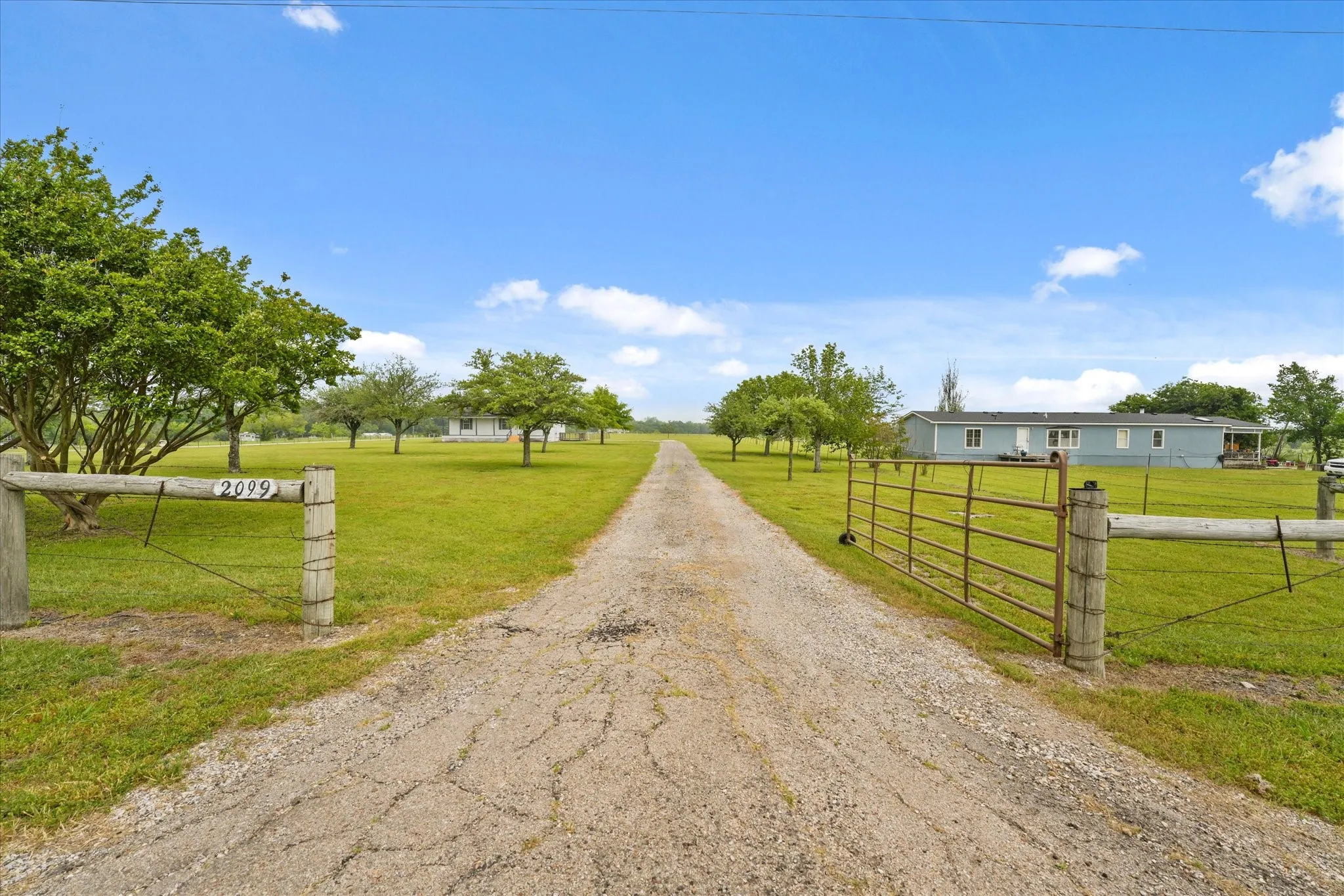Single Family Residence For Sale in Collin County , 2099 County Road 655, Farmersville, Texas 75442, 2 Bedroom, 2 Bathroom, Garage spaces, 1,144 Sqft, built in 2003, mls#20931607, Real Estate Agent in Farmersville, Homes For Sale in Collin county, Homes For Sale in Farmersville, Realtor in Farmersville Texas, Real Estate Brokerage Independent Realty Texas, Luminita Cordes Realtor