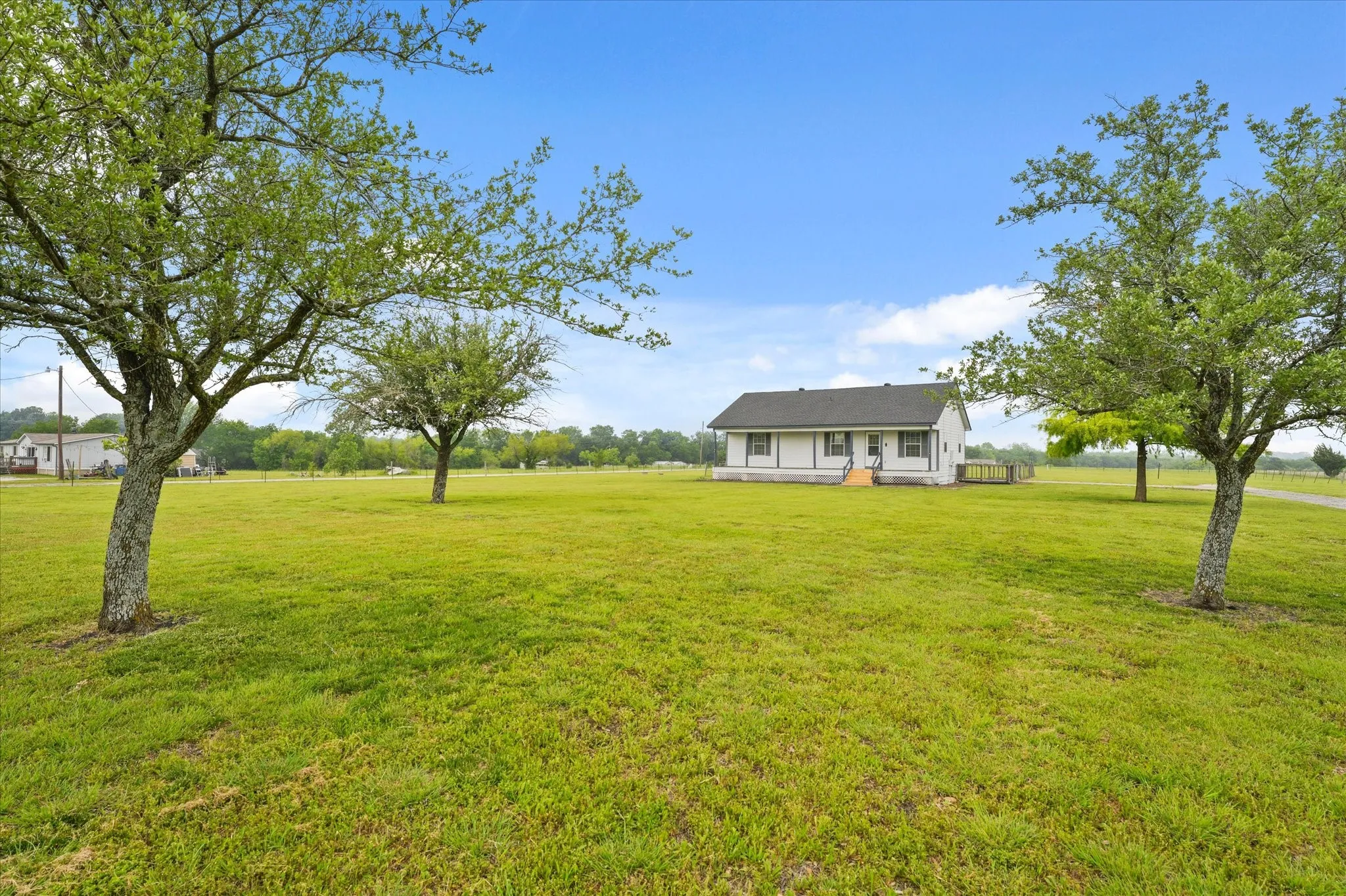 Single Family Residence For Sale in Collin County , 2099 County Road 655, Farmersville, Texas 75442, 2 Bedroom, 2 Bathroom, Garage spaces, 1,144 Sqft, built in 2003, mls#20931607, Real Estate Agent in Farmersville, Homes For Sale in Collin county, Homes For Sale in Farmersville, Realtor in Farmersville Texas, Real Estate Brokerage Independent Realty Texas, Luminita Cordes Realtor