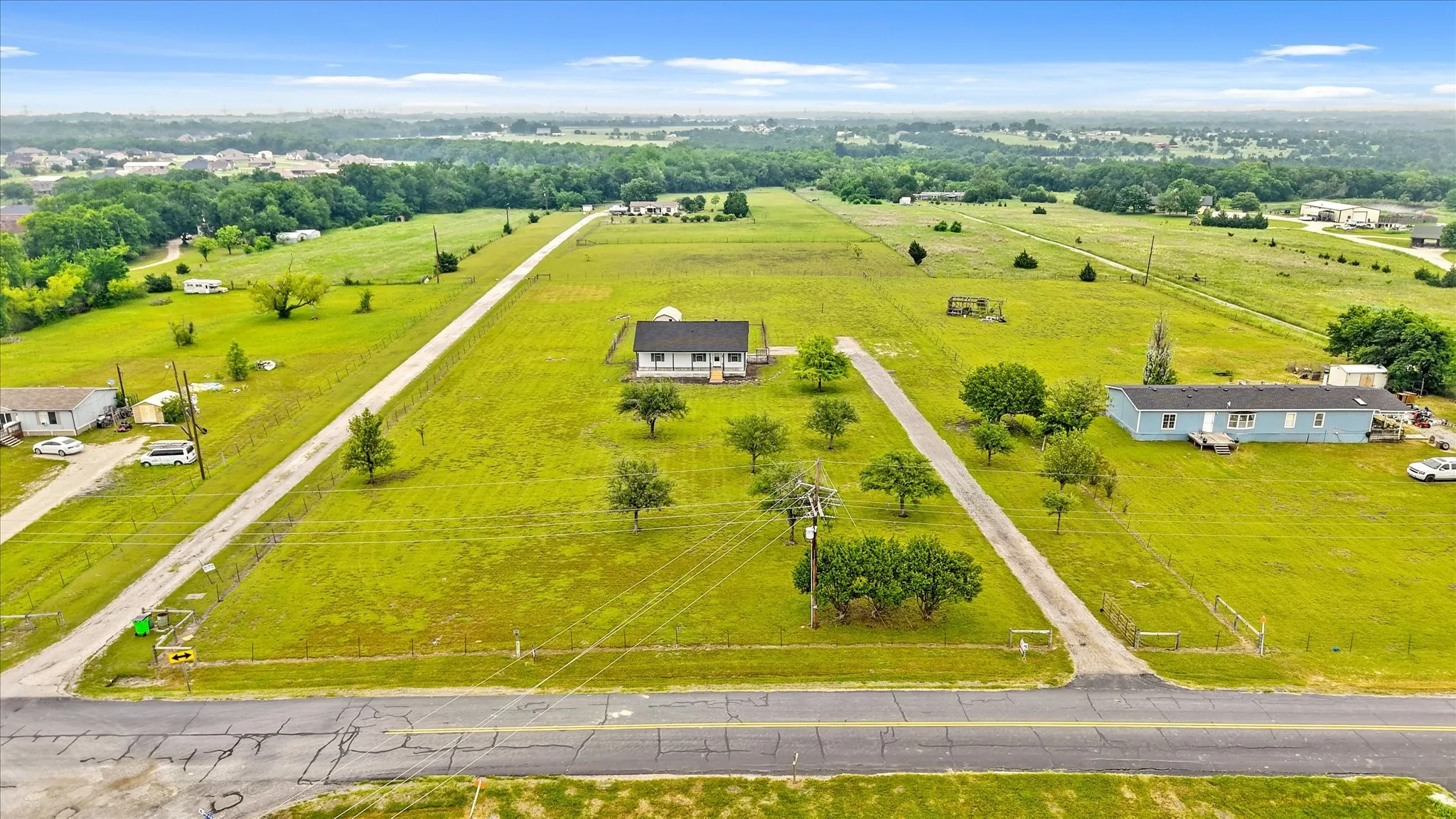 Single Family Residence For Sale in Collin County , 2099 County Road 655, Farmersville, Texas 75442, 2 Bedroom, 2 Bathroom, Garage spaces, 1,144 Sqft, built in 2003, mls#20931607, Real Estate Agent in Farmersville, Homes For Sale in Collin county, Homes For Sale in Farmersville, Realtor in Farmersville Texas, Real Estate Brokerage Independent Realty Texas, Luminita Cordes Realtor
