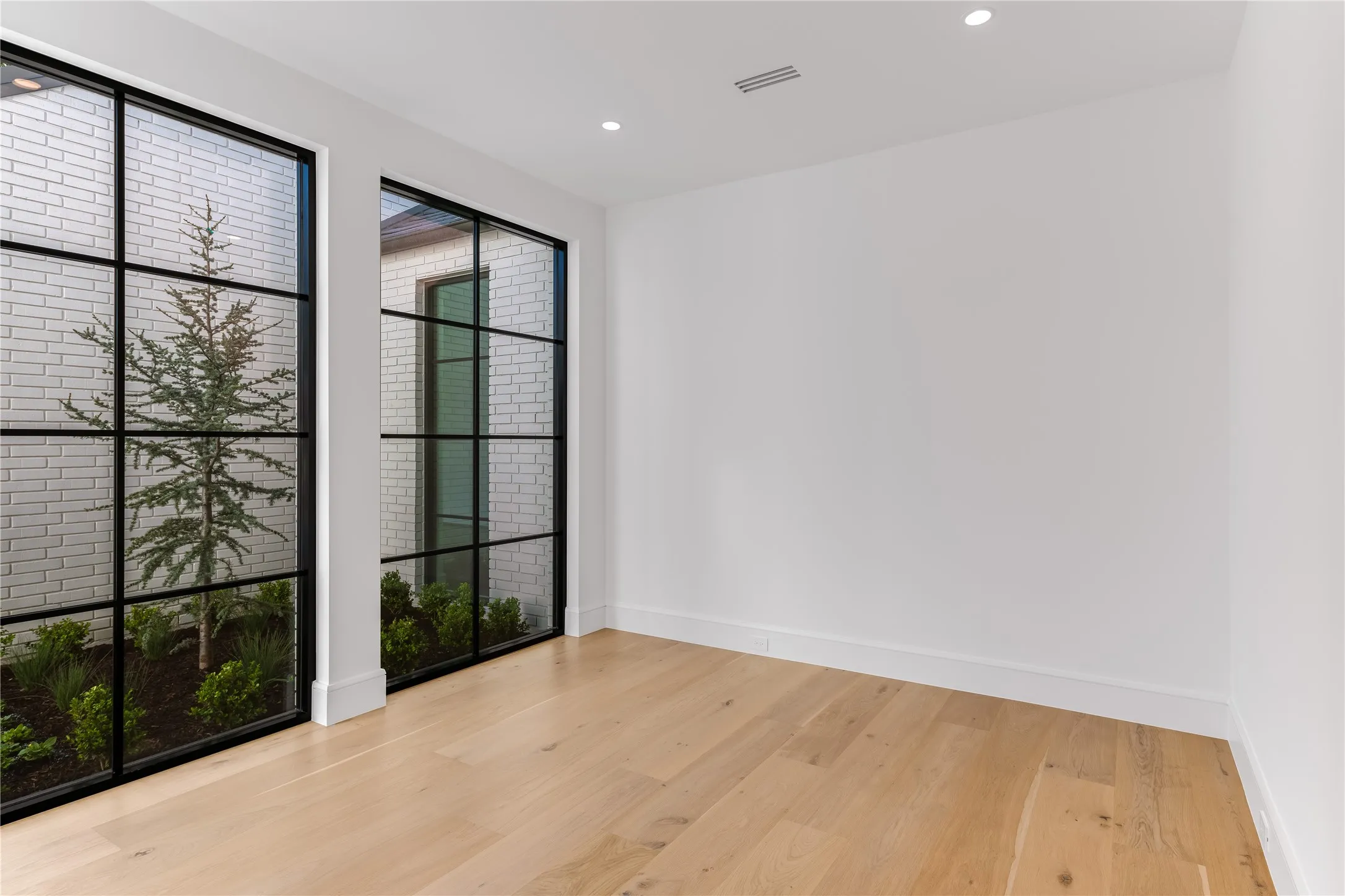 Single Family Residence For Sale in Dallas County , 5525 Wateka Drive, Dallas, Texas 75209, 4 Bedroom, 7 Bathroom, 3 Garage spaces, 5,341 Sqft, built in 2024, New Construction - Complete, mls#20931531, Real Estate Agent in Dallas, Homes For Sale in Dallas county, Homes For Sale in Dallas, Realtor in Dallas Texas, Real Estate Brokerage Independent Realty Texas, Luminita Cordes Realtor