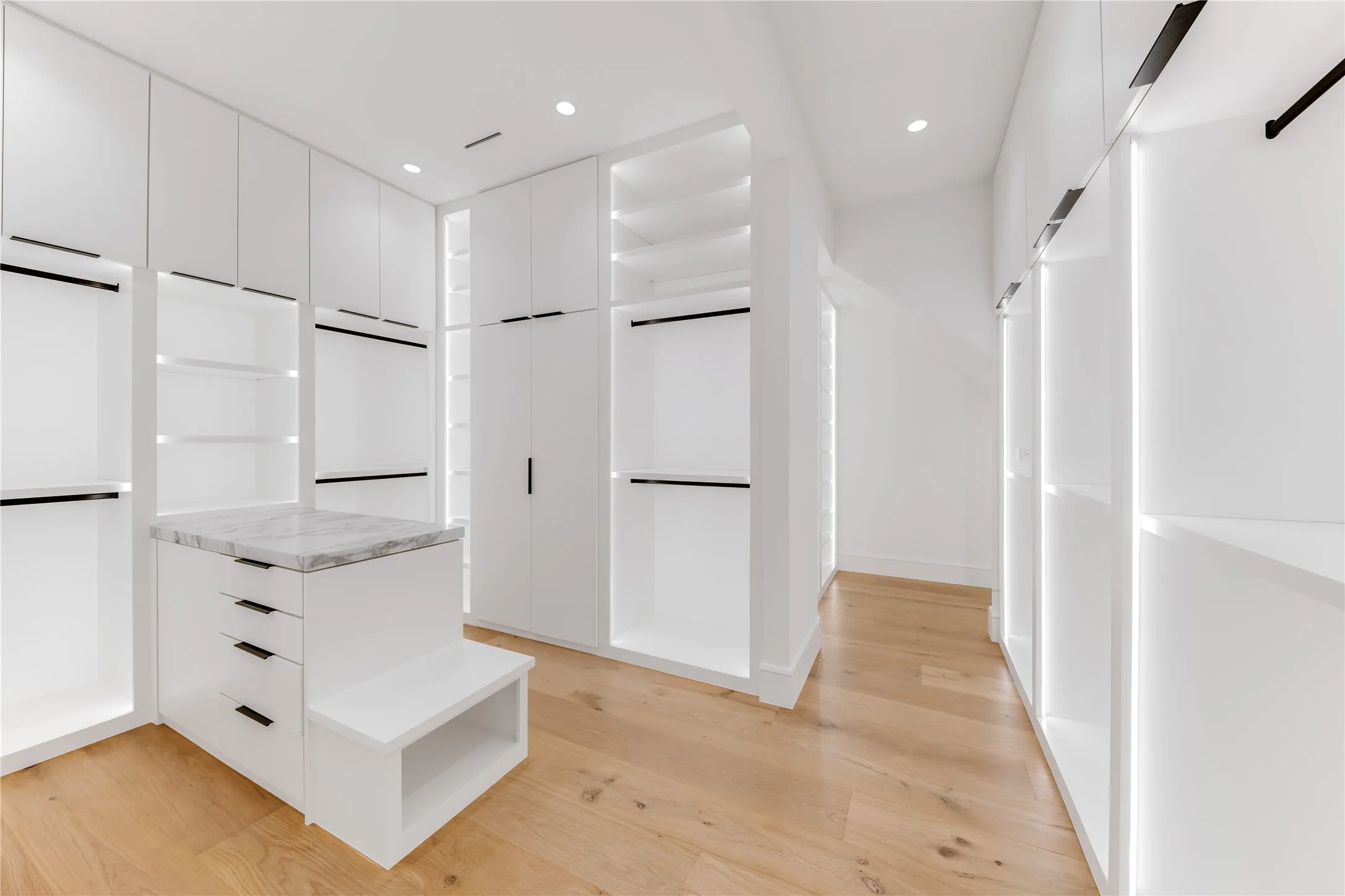 Single Family Residence For Sale in Dallas County , 5525 Wateka Drive, Dallas, Texas 75209, 4 Bedroom, 7 Bathroom, 3 Garage spaces, 5,341 Sqft, built in 2024, New Construction - Complete, mls#20931531, Real Estate Agent in Dallas, Homes For Sale in Dallas county, Homes For Sale in Dallas, Realtor in Dallas Texas, Real Estate Brokerage Independent Realty Texas, Luminita Cordes Realtor