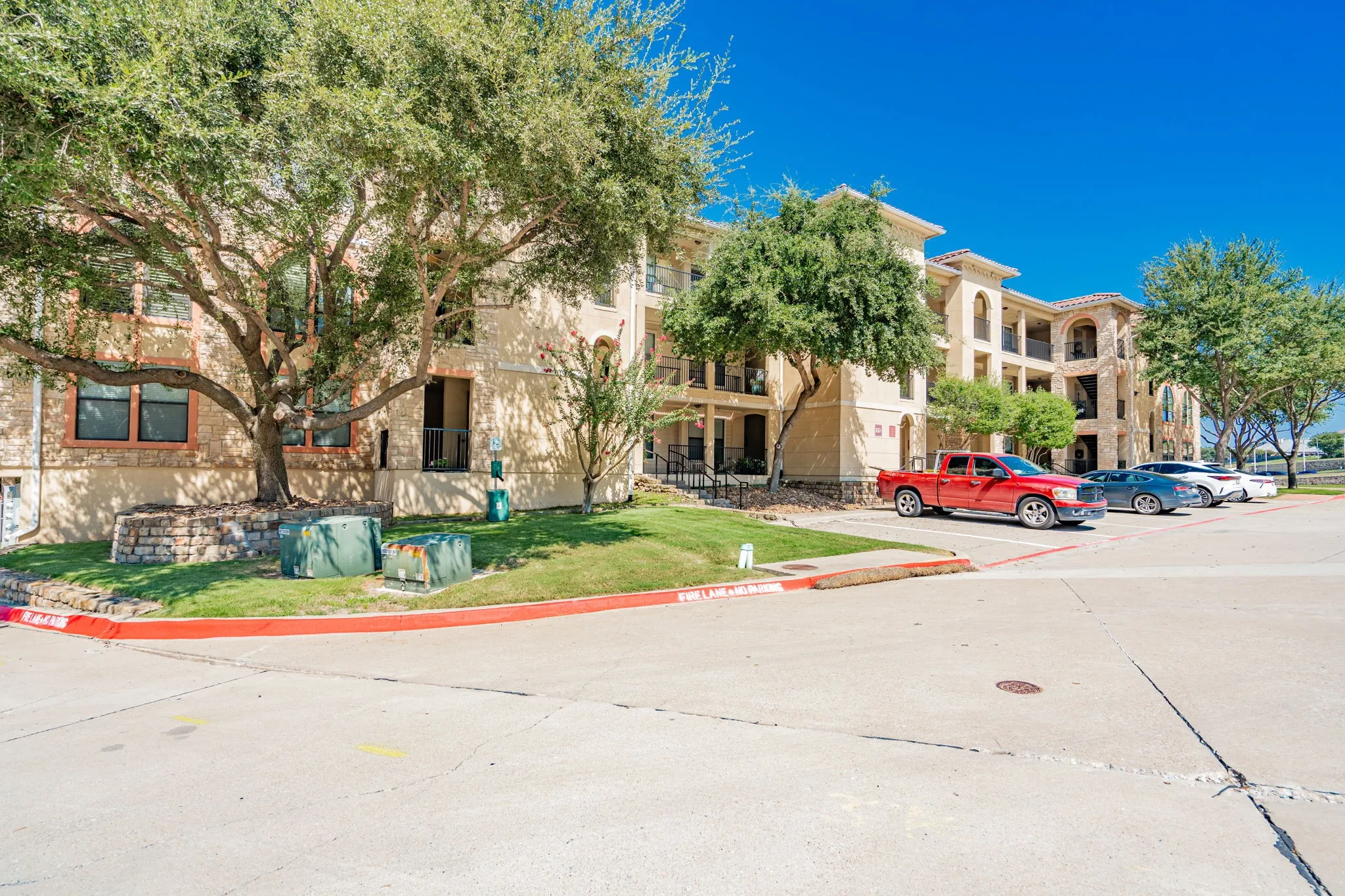 View of building exterior featuring uncovered parking