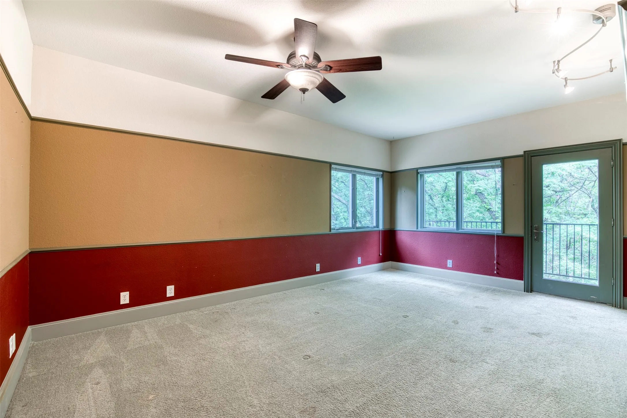 Primary suite with balcony.
