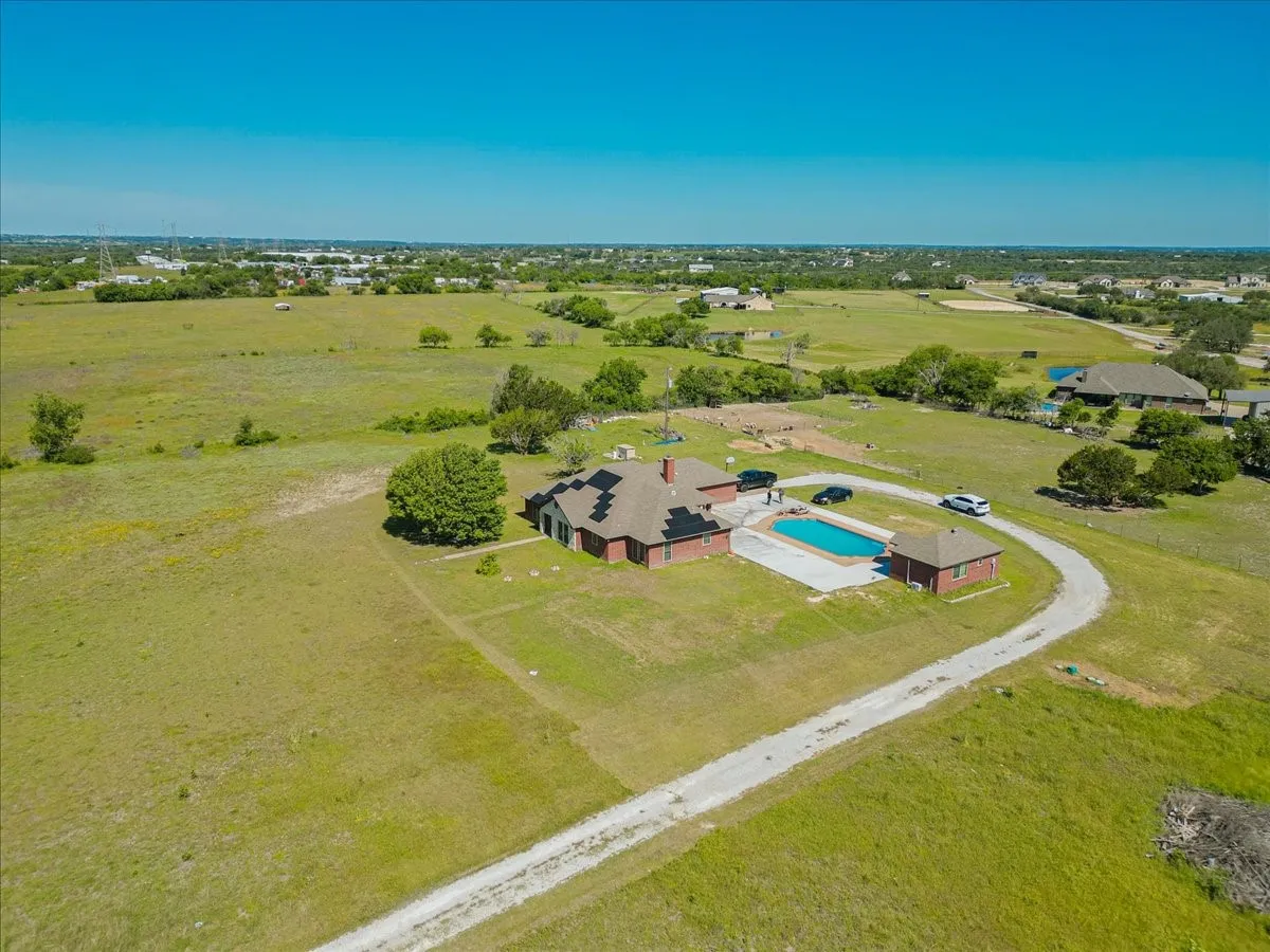 Single Family Residence For Sale in Parker County , 901 Green Branch Road, Weatherford, Texas 76085, 4 Bedrooms, 3 Bathrooms, 2 Garage spaces, 2,652 Sqft, built in 1997, Price $1,400,000, mls#20932849, Real Estate Agent in Weatherford, Homes For Sale in Parker county, Homes For Sale in Weatherford, Realtor in Weatherford Texas, Real Estate Brokerage Independent Realty Texas, Luminita Cordes Realtor