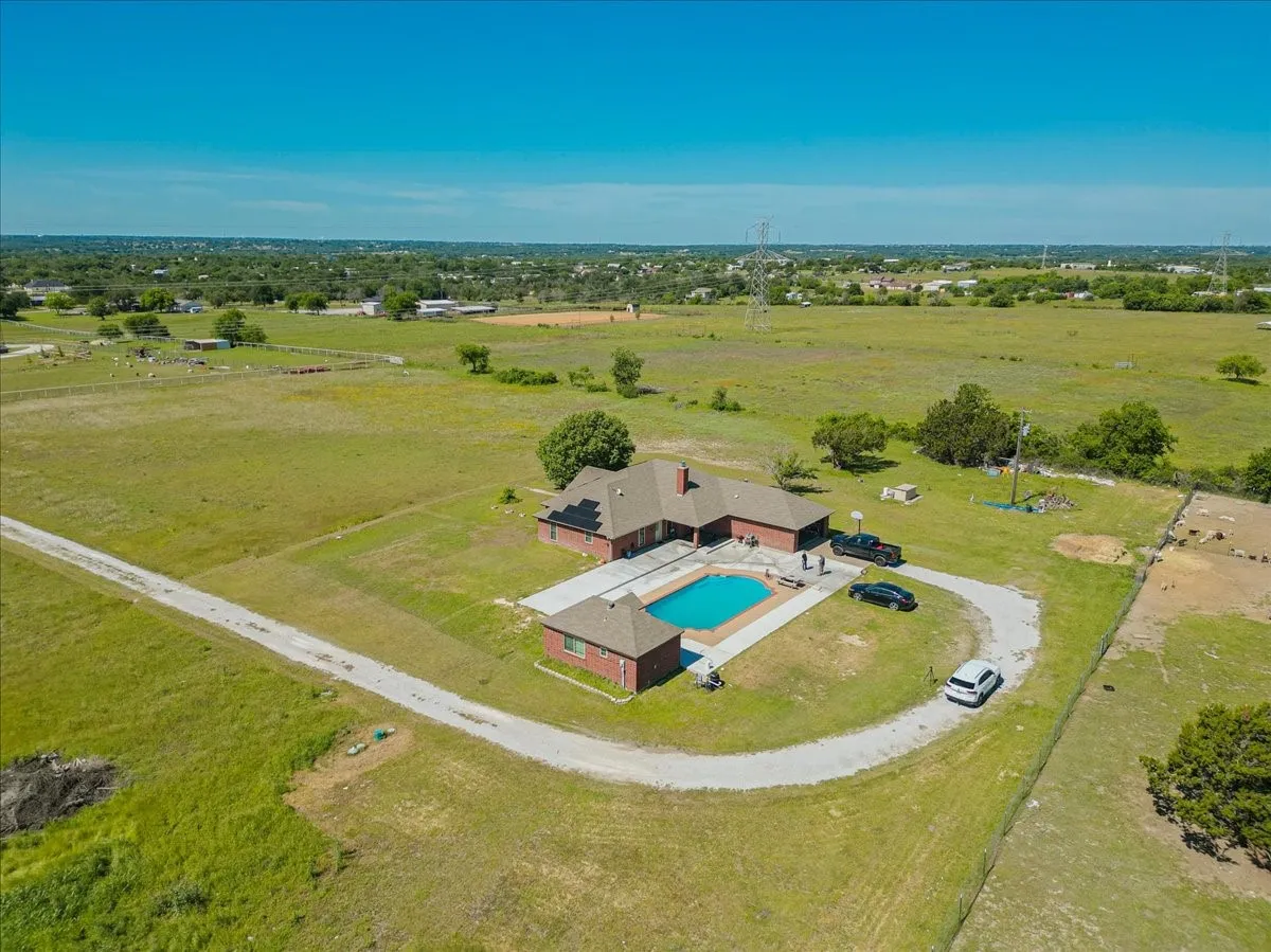 Single Family Residence For Sale in Parker County , 901 Green Branch Road, Weatherford, Texas 76085, 4 Bedrooms, 3 Bathrooms, 2 Garage spaces, 2,652 Sqft, built in 1997, Price $1,400,000, mls#20932849, Real Estate Agent in Weatherford, Homes For Sale in Parker county, Homes For Sale in Weatherford, Realtor in Weatherford Texas, Real Estate Brokerage Independent Realty Texas, Luminita Cordes Realtor