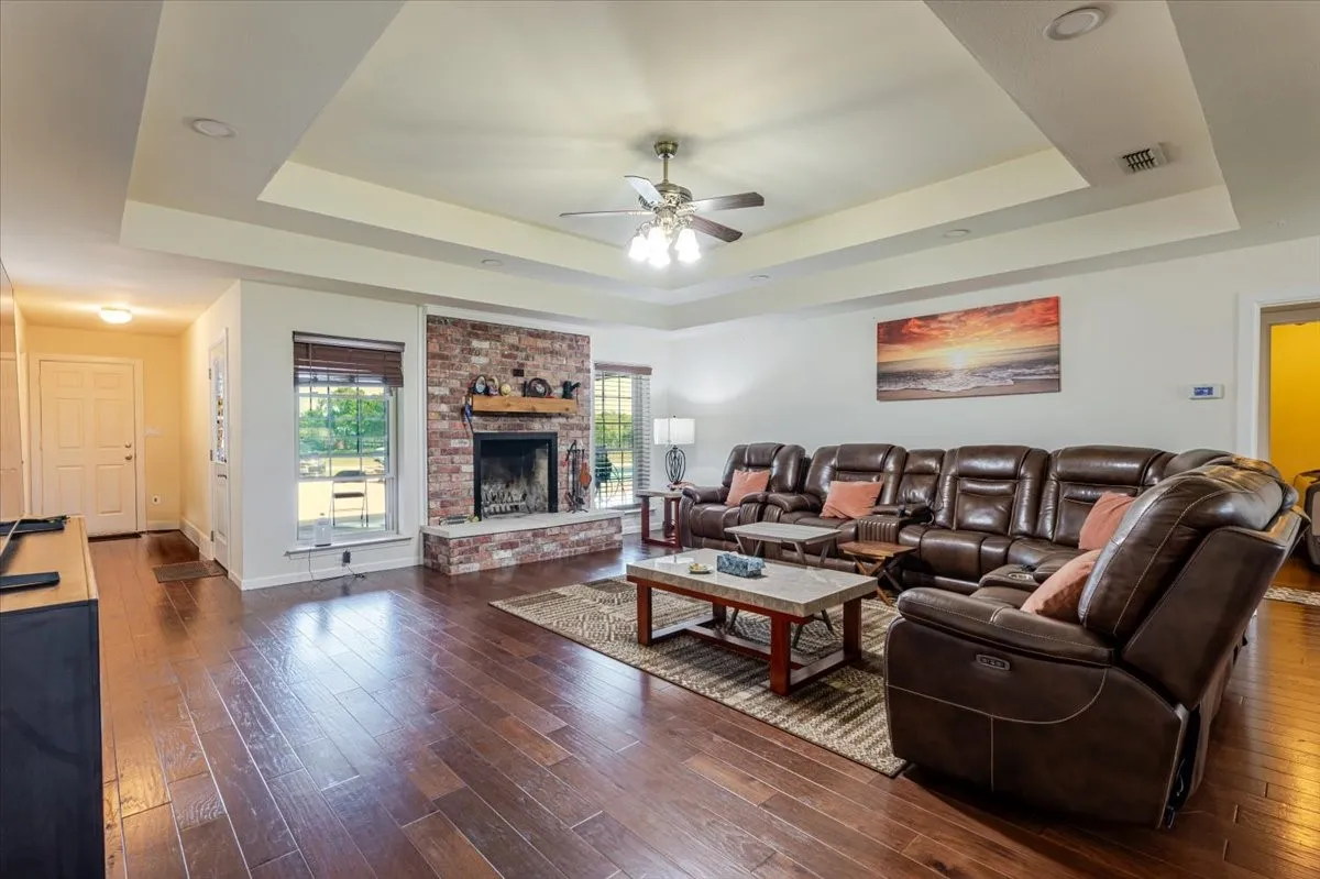 Single Family Residence For Sale in Parker County , 901 Green Branch Road, Weatherford, Texas 76085, 4 Bedrooms, 3 Bathrooms, 2 Garage spaces, 2,652 Sqft, built in 1997, Price $1,400,000, mls#20932849, Real Estate Agent in Weatherford, Homes For Sale in Parker county, Homes For Sale in Weatherford, Realtor in Weatherford Texas, Real Estate Brokerage Independent Realty Texas, Luminita Cordes Realtor