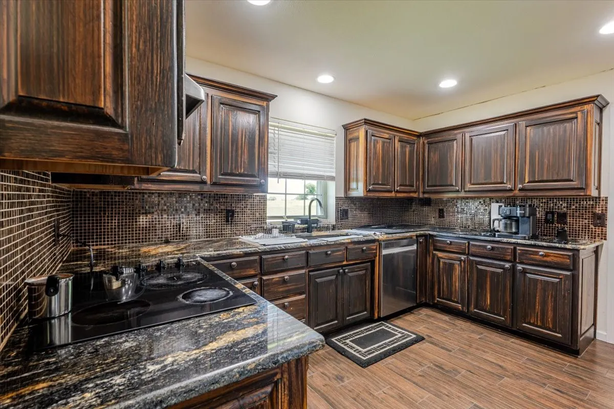 Single Family Residence For Sale in Parker County , 901 Green Branch Road, Weatherford, Texas 76085, 4 Bedrooms, 3 Bathrooms, 2 Garage spaces, 2,652 Sqft, built in 1997, Price $1,400,000, mls#20932849, Real Estate Agent in Weatherford, Homes For Sale in Parker county, Homes For Sale in Weatherford, Realtor in Weatherford Texas, Real Estate Brokerage Independent Realty Texas, Luminita Cordes Realtor