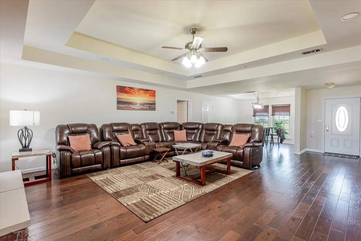 Single Family Residence For Sale in Parker County , 901 Green Branch Road, Weatherford, Texas 76085, 4 Bedrooms, 3 Bathrooms, 2 Garage spaces, 2,652 Sqft, built in 1997, Price $1,400,000, mls#20932849, Real Estate Agent in Weatherford, Homes For Sale in Parker county, Homes For Sale in Weatherford, Realtor in Weatherford Texas, Real Estate Brokerage Independent Realty Texas, Luminita Cordes Realtor