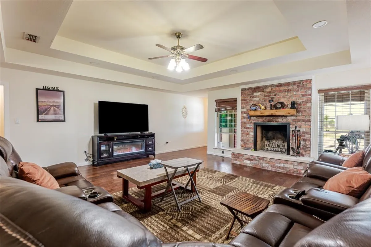 Single Family Residence For Sale in Parker County , 901 Green Branch Road, Weatherford, Texas 76085, 4 Bedrooms, 3 Bathrooms, 2 Garage spaces, 2,652 Sqft, built in 1997, Price $1,400,000, mls#20932849, Real Estate Agent in Weatherford, Homes For Sale in Parker county, Homes For Sale in Weatherford, Realtor in Weatherford Texas, Real Estate Brokerage Independent Realty Texas, Luminita Cordes Realtor
