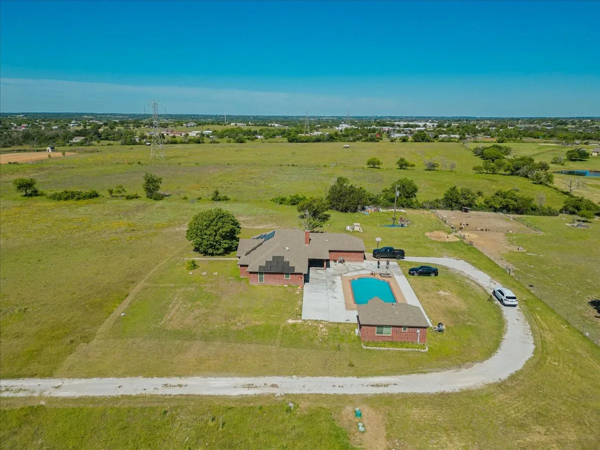Single Family Residence For Sale in Parker County , 901 Green Branch Road, Weatherford, Texas 76085, 4 Bedrooms, 3 Bathrooms, 2 Garage spaces, 2,652 Sqft, built in 1997, Price $1,400,000, mls#20932849, Real Estate Agent in Weatherford, Homes For Sale in Parker county, Homes For Sale in Weatherford, Realtor in Weatherford Texas, Real Estate Brokerage Independent Realty Texas, Luminita Cordes Realtor