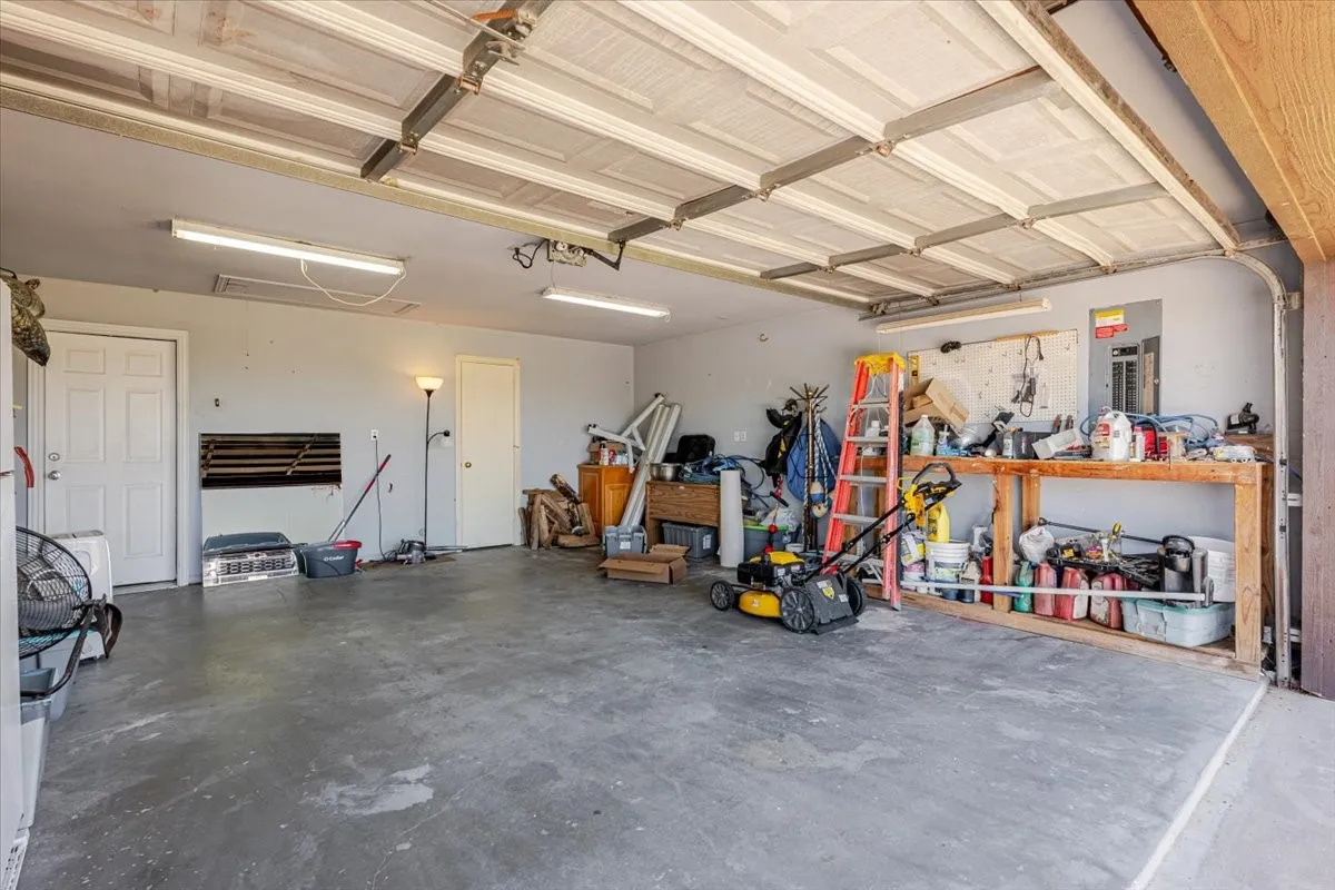 Single Family Residence For Sale in Parker County , 901 Green Branch Road, Weatherford, Texas 76085, 4 Bedrooms, 3 Bathrooms, 2 Garage spaces, 2,652 Sqft, built in 1997, Price $1,400,000, mls#20932849, Real Estate Agent in Weatherford, Homes For Sale in Parker county, Homes For Sale in Weatherford, Realtor in Weatherford Texas, Real Estate Brokerage Independent Realty Texas, Luminita Cordes Realtor