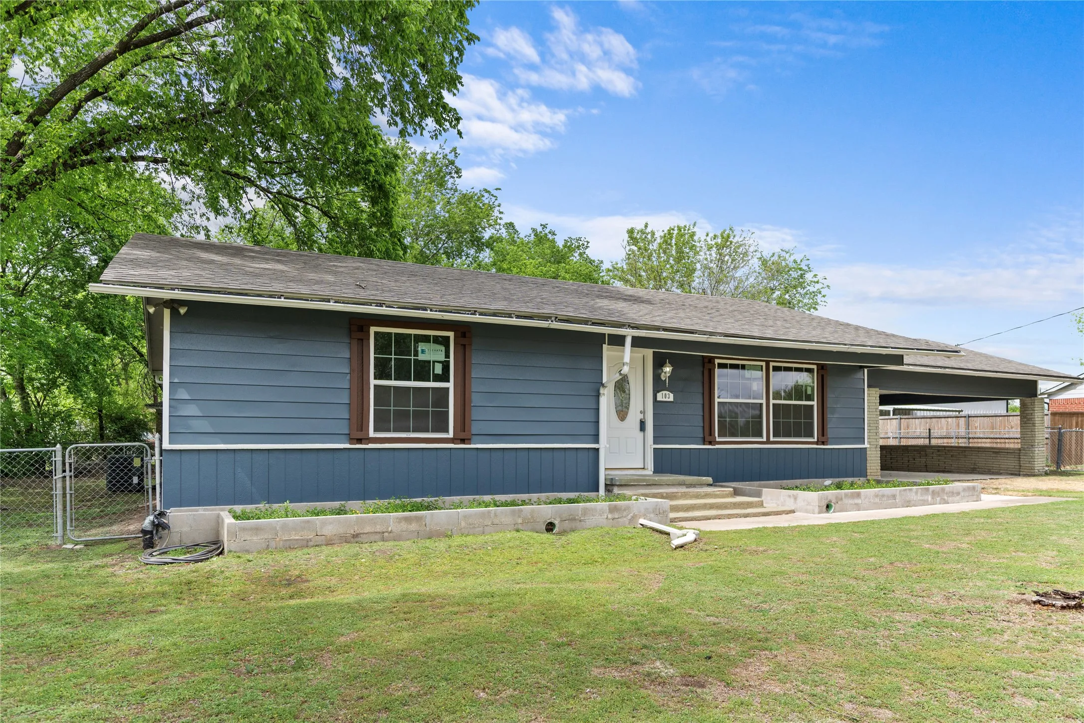 Single Family Residence For Sale in Navarro County , 103 N 6th Street E, Dawson, Texas 76639, 3 Bedrooms, 1 Bathroom, Garage spaces, 1,353 Sqft, built in 1960, Price $199,999, mls#20937567, Real Estate Agent in Dawson, Homes For Sale in Navarro county, Homes For Sale in Dawson, Realtor in Dawson Texas, Real Estate Brokerage Independent Realty Texas, Luminita Cordes Realtor