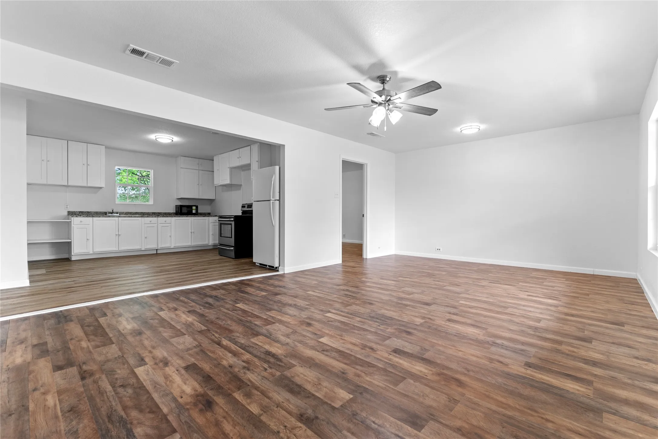 Single Family Residence For Sale in Navarro County , 103 N 6th Street E, Dawson, Texas 76639, 3 Bedrooms, 1 Bathroom, Garage spaces, 1,353 Sqft, built in 1960, Price $199,999, mls#20937567, Real Estate Agent in Dawson, Homes For Sale in Navarro county, Homes For Sale in Dawson, Realtor in Dawson Texas, Real Estate Brokerage Independent Realty Texas, Luminita Cordes Realtor