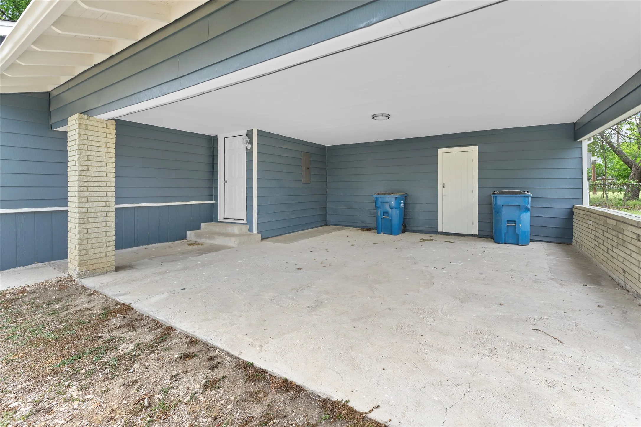 Single Family Residence For Sale in Navarro County , 103 N 6th Street E, Dawson, Texas 76639, 3 Bedrooms, 1 Bathroom, Garage spaces, 1,353 Sqft, built in 1960, Price $199,999, mls#20937567, Real Estate Agent in Dawson, Homes For Sale in Navarro county, Homes For Sale in Dawson, Realtor in Dawson Texas, Real Estate Brokerage Independent Realty Texas, Luminita Cordes Realtor