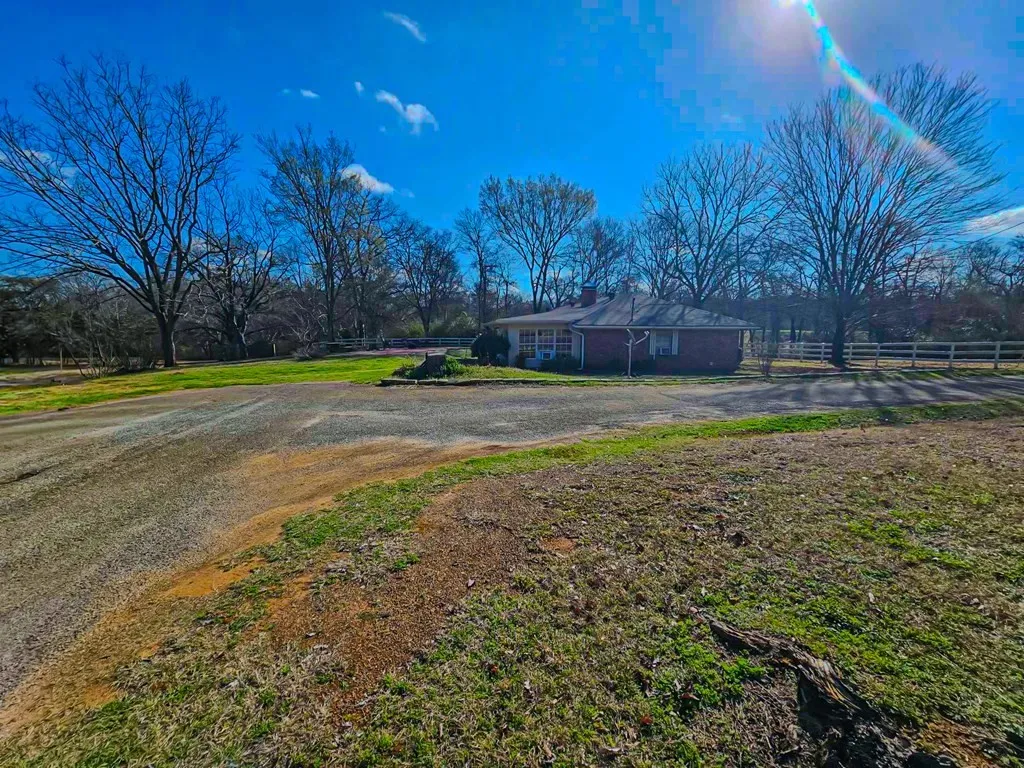 Single Family Residence For Sale in Anderson County , 517 An County Road 147, Palestine, Texas 75801, 4 Bedrooms, 2 Bathrooms, Garage spaces, 3,305 Sqft, built in 1976, Price $425,000, mls#20938205, Real Estate Agent in Palestine, Homes For Sale in Anderson county, Homes For Sale in Palestine, Realtor in Palestine Texas, Real Estate Brokerage Independent Realty Texas, Luminita Cordes Realtor