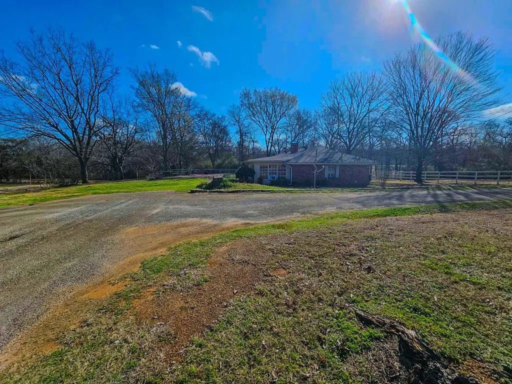 Single Family Residence For Sale in Anderson County , 517 An County Road 147, Palestine, Texas 75801, 4 Bedrooms, 2 Bathrooms, Garage spaces, 3,305 Sqft, built in 1976, Price $425,000, mls#20938205, Real Estate Agent in Palestine, Homes For Sale in Anderson county, Homes For Sale in Palestine, Realtor in Palestine Texas, Real Estate Brokerage Independent Realty Texas, Luminita Cordes Realtor