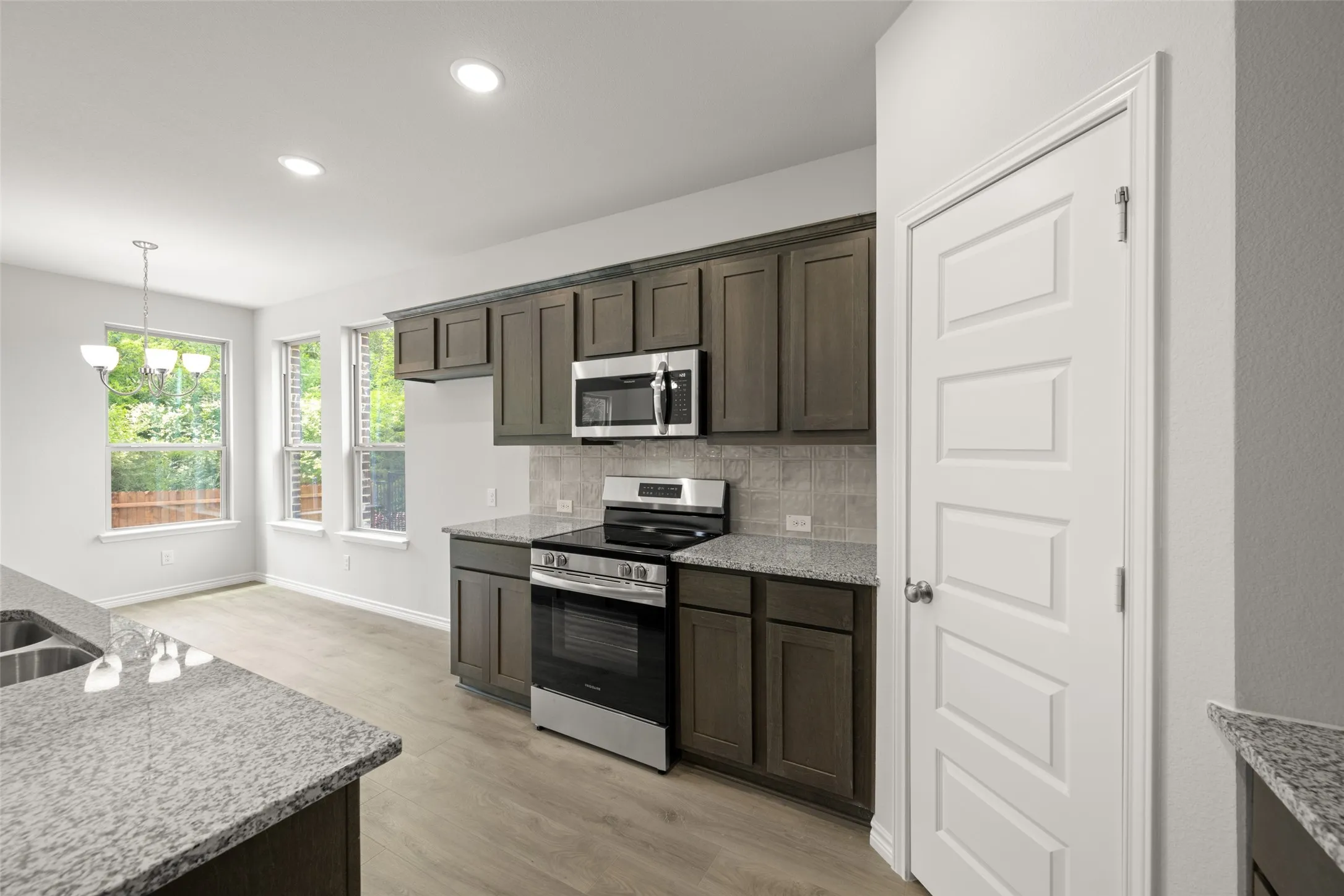 400-402 Trailhead- Kitchen-6