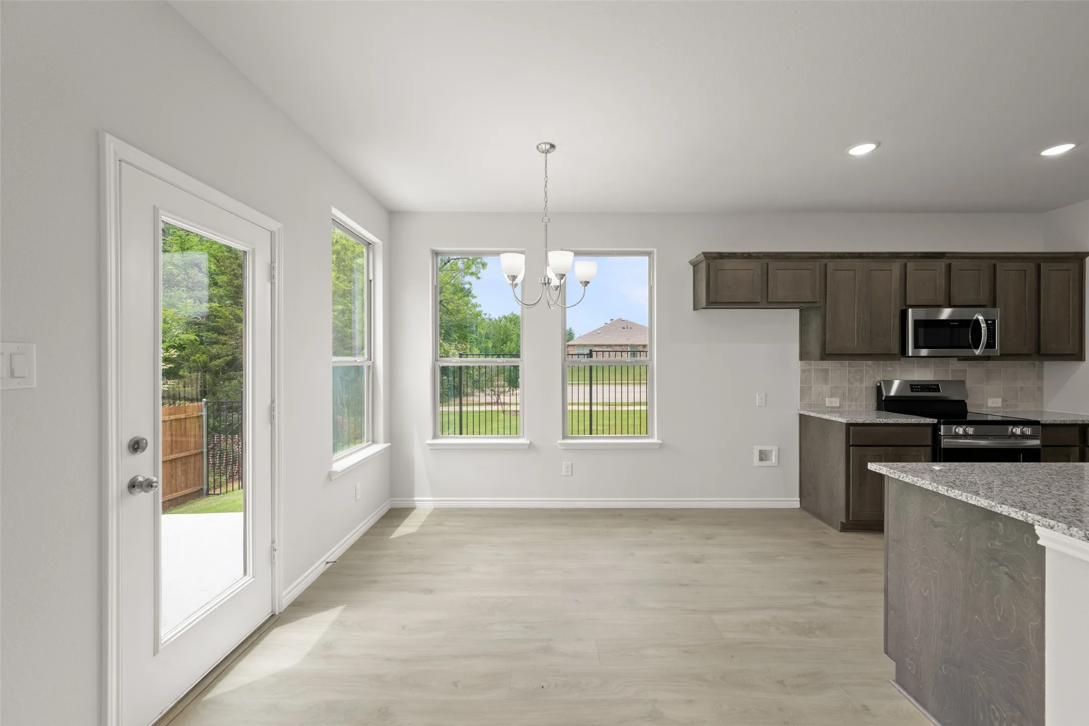 400-402 Trailhead- Dining-1