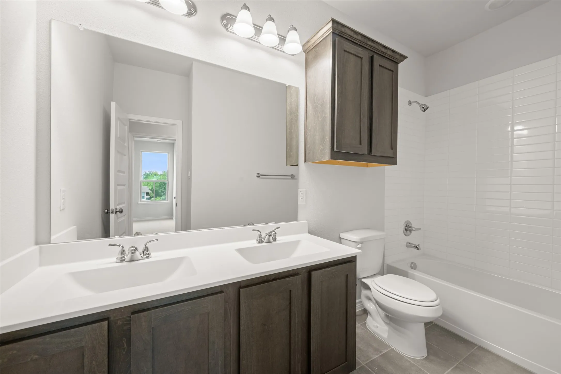 400-402 Trailhead- Bathroom-1